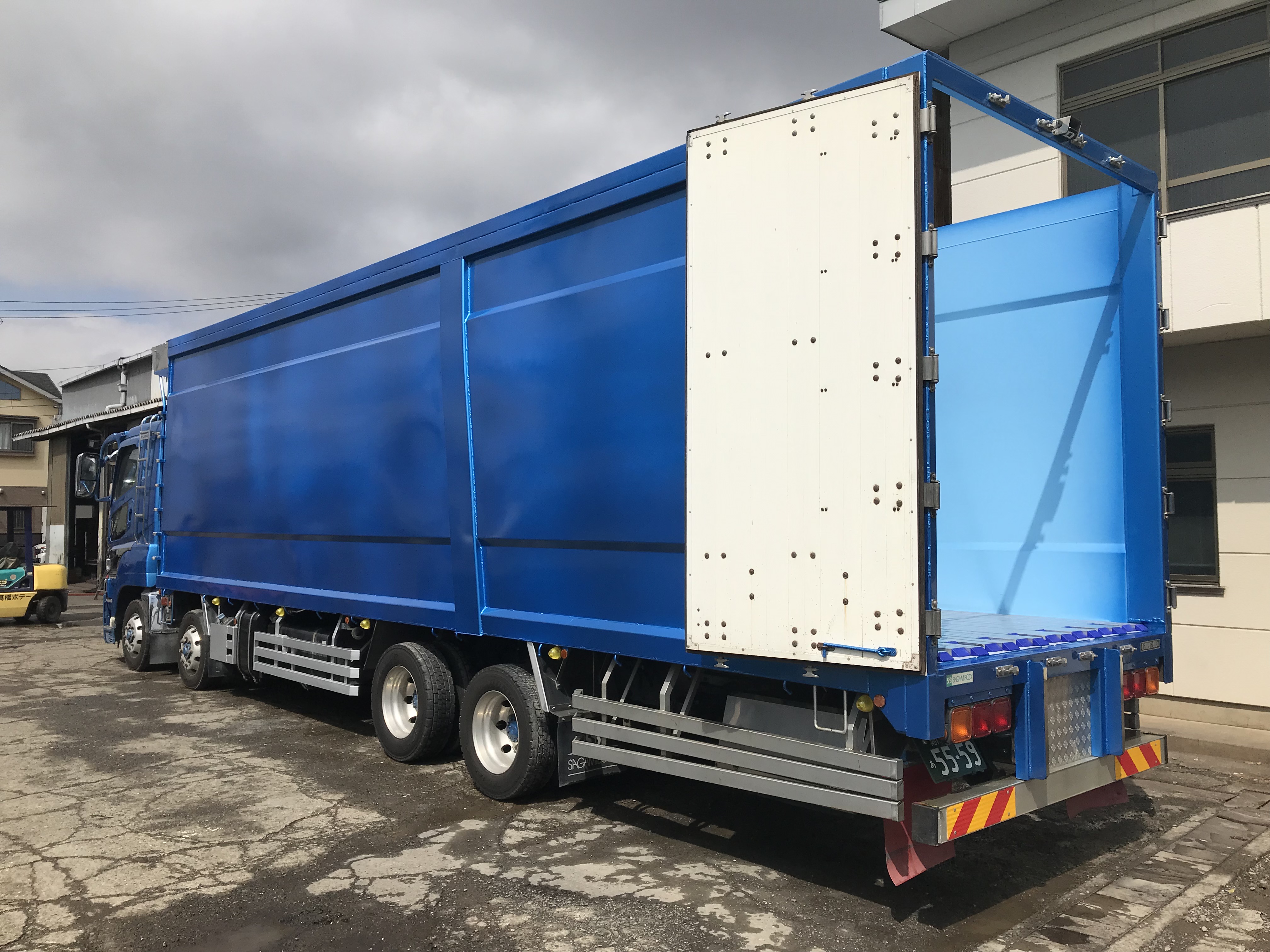 HARDOX® チップ運搬車輌 Cargo Floor® 製作写真2