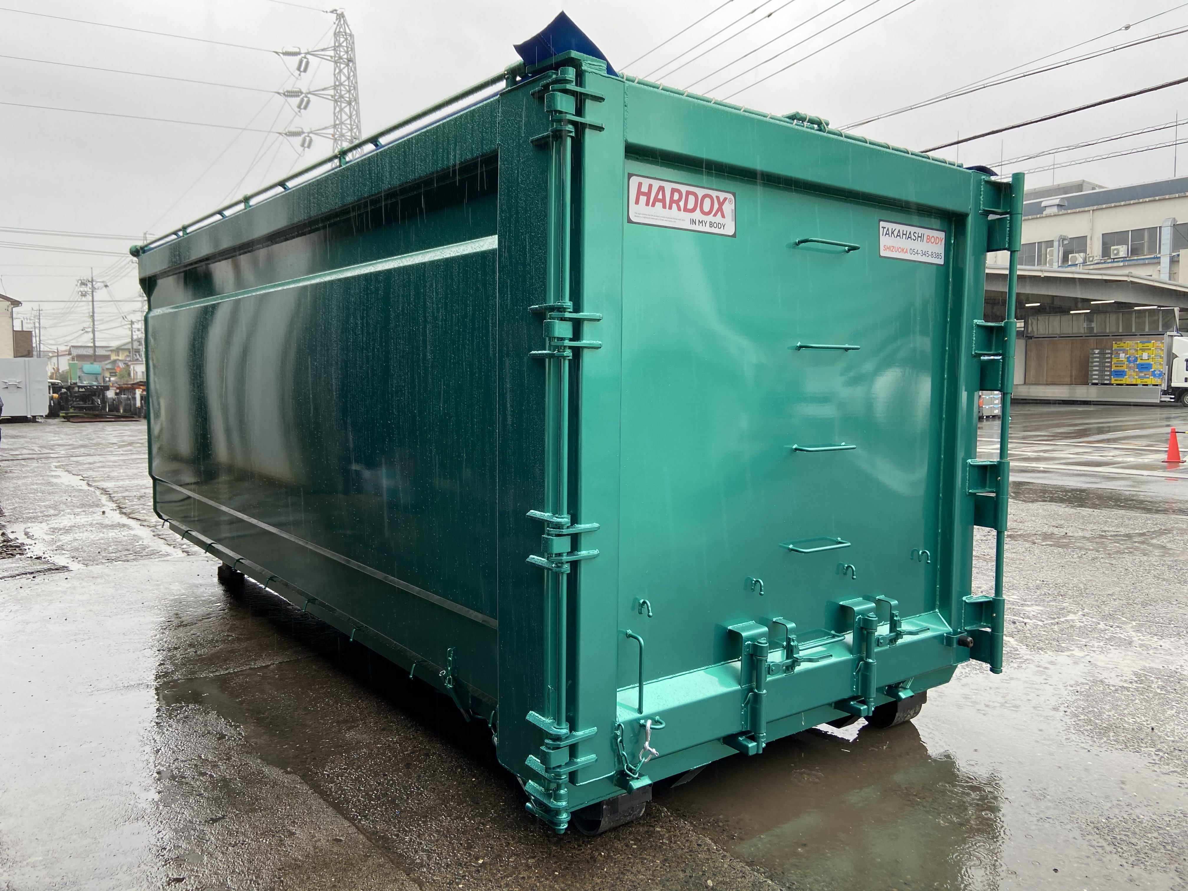 HARDOX® 産業廃棄物運搬用 30㎥ 脱着コンテナ（自動開閉シート付） 製作写真1