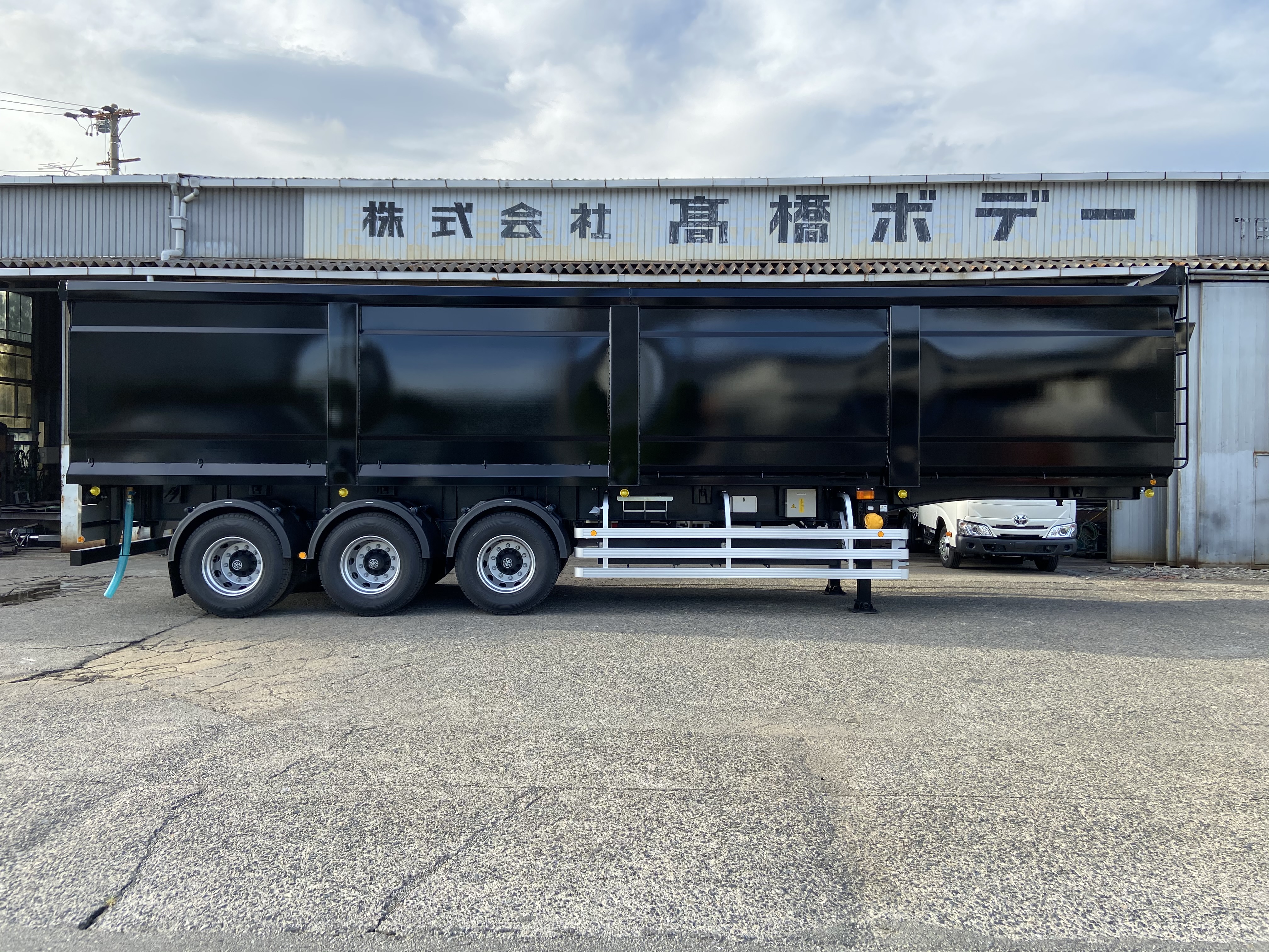 HARDOX® スクラップトレーラー 48㎥ BOX型 製作写真3