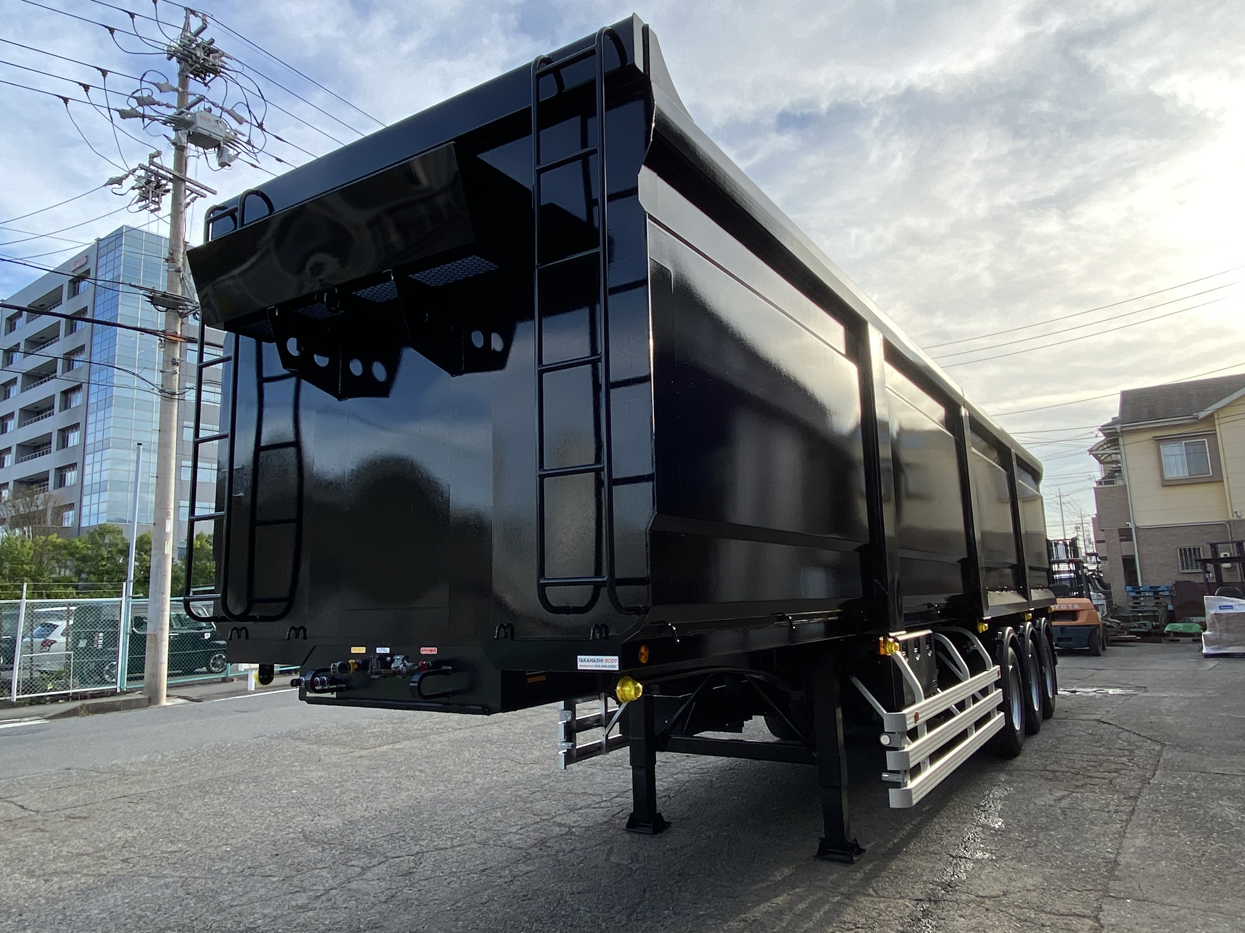 HARDOX® スクラップトレーラー 48㎥ BOX型 製作写真1