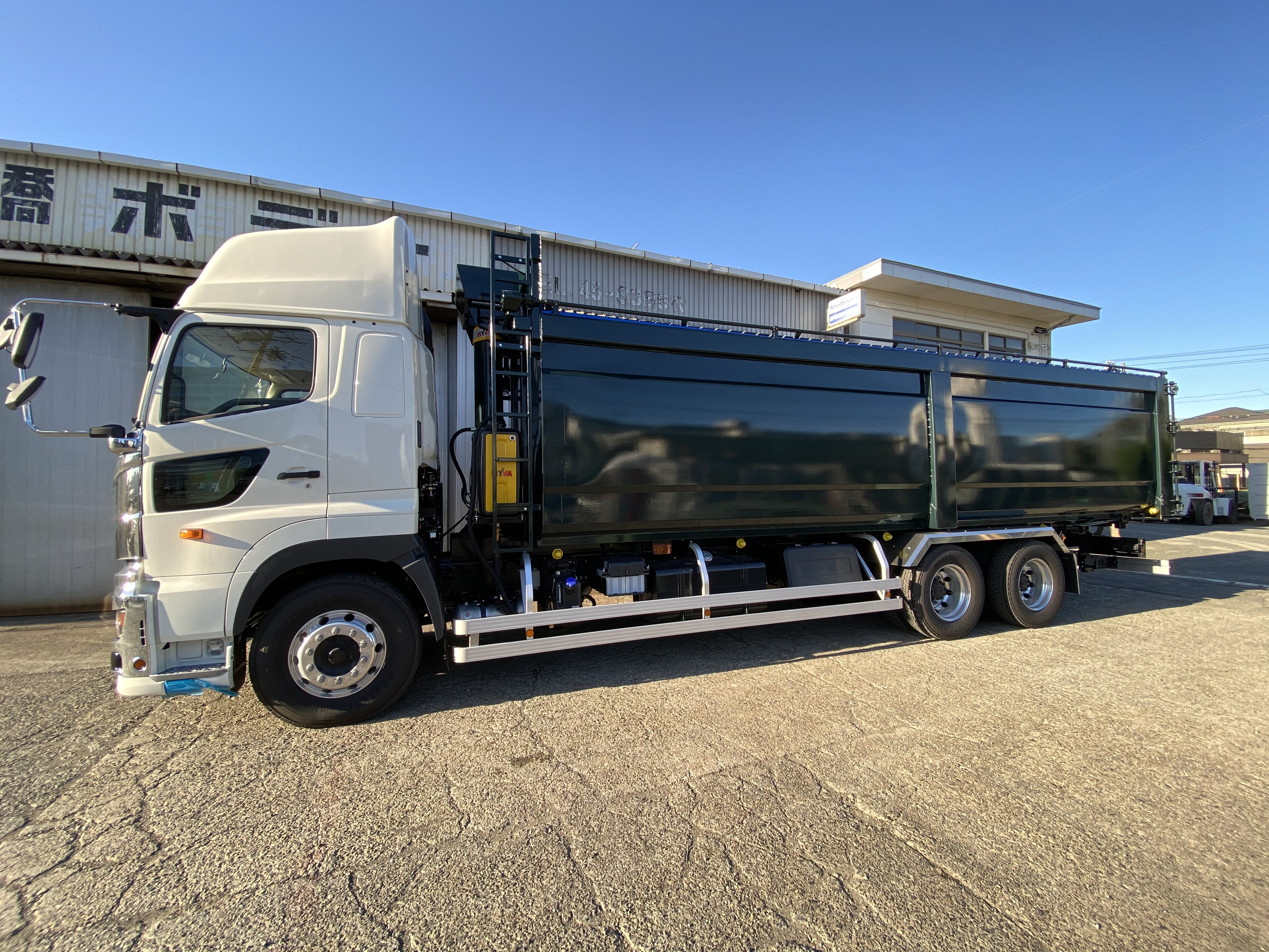 HARDOX®ダンプ 産業廃棄物運搬車輌 34.8㎥ 製作写真4