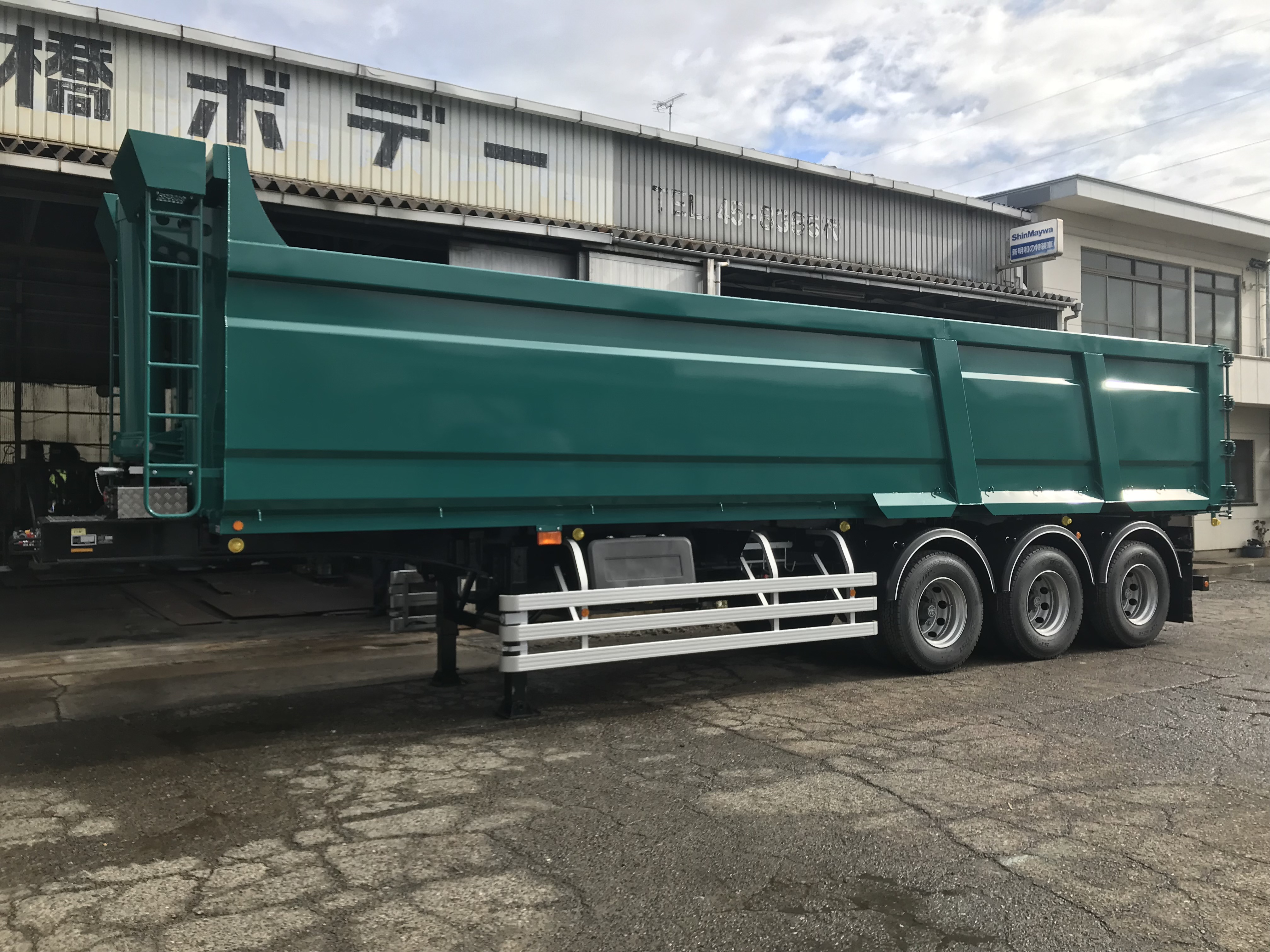 HARDOX® ダンプセミトレーラー 36㎥ 横開きタイプ 製作写真2