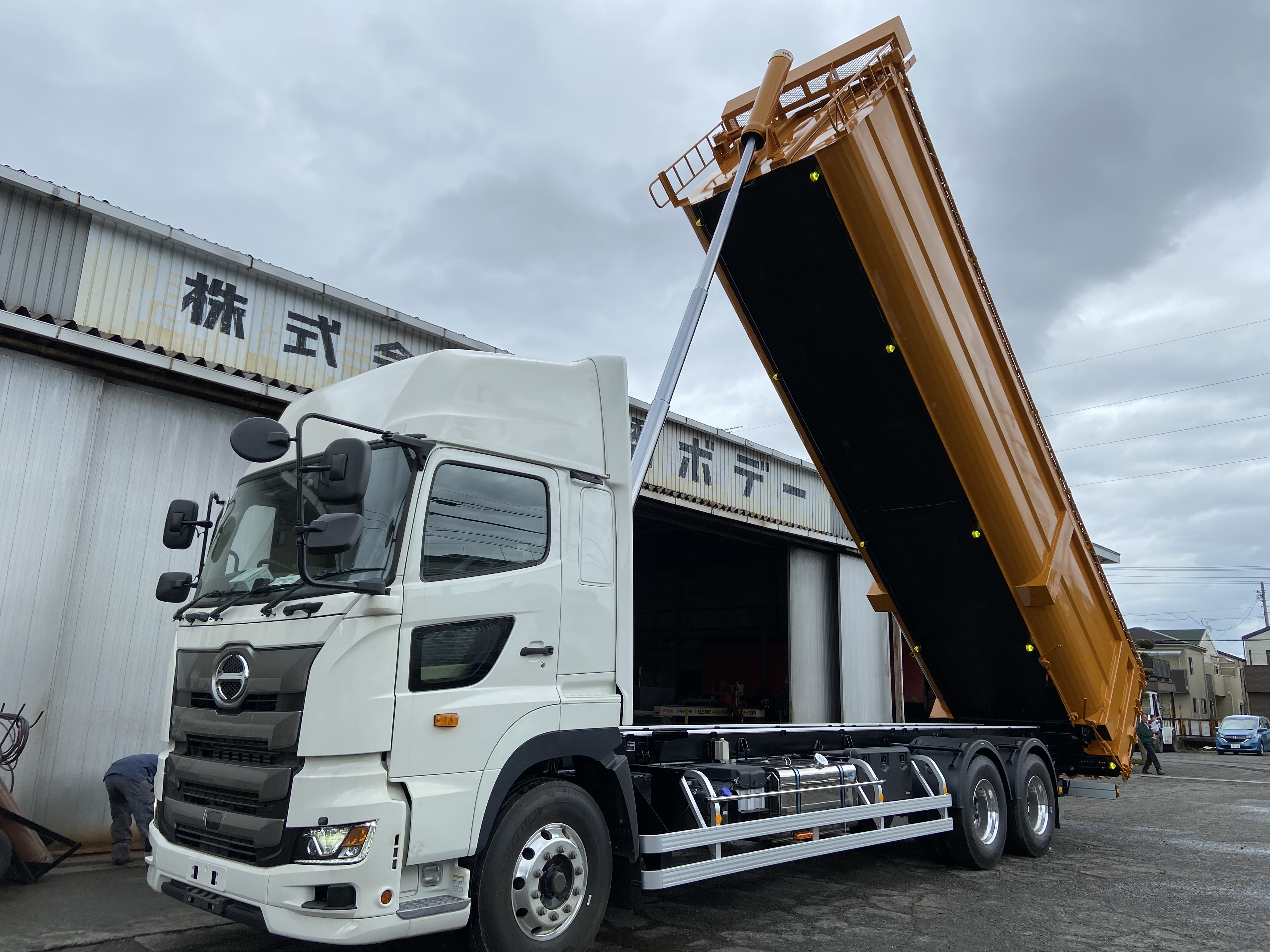 HARDOX®ダンプ 産業廃棄物運搬車輌 32㎥(2020.12) 製作写真2