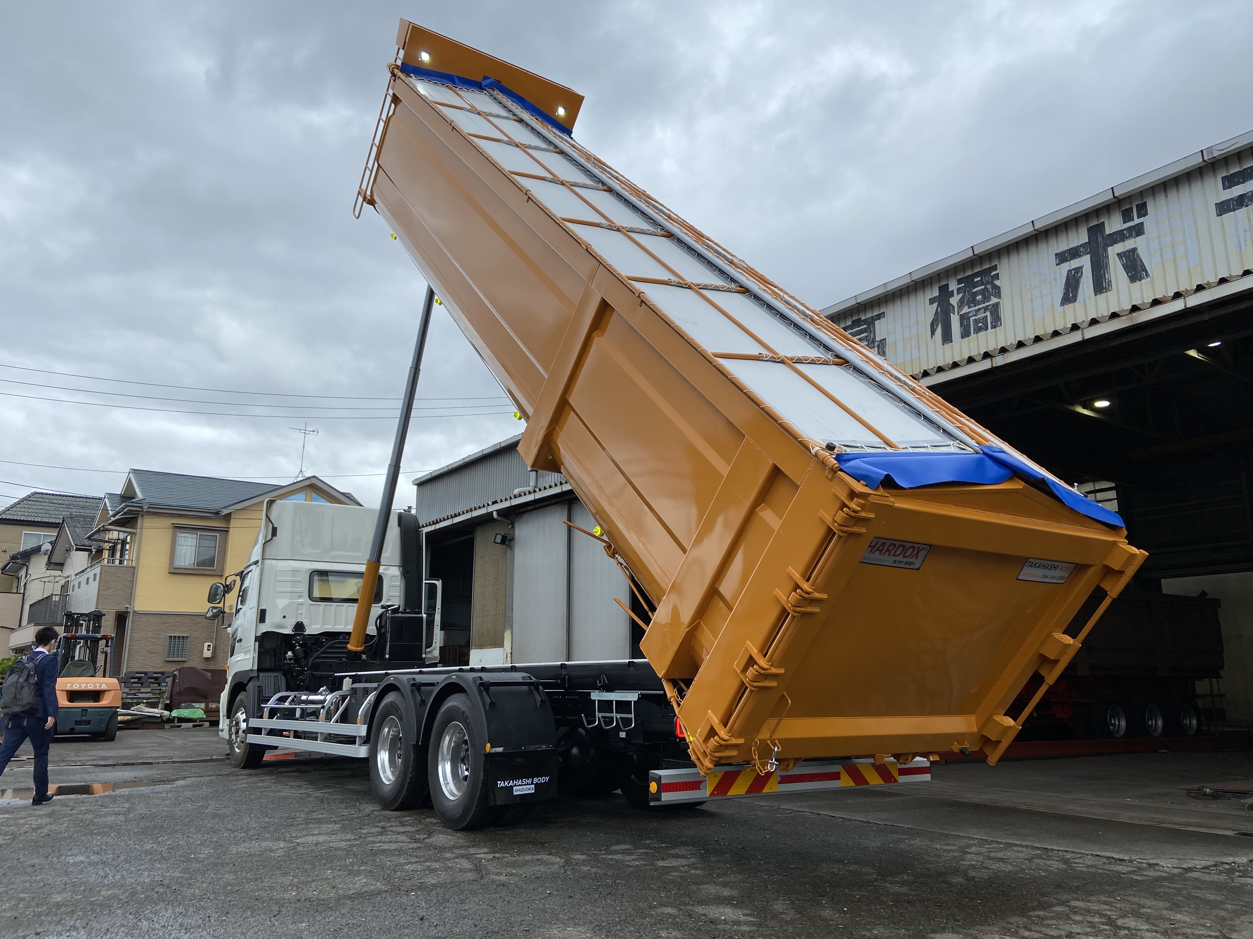 HARDOX®ダンプ 産業廃棄物運搬車輌 32㎥(2020.12) 製作写真4