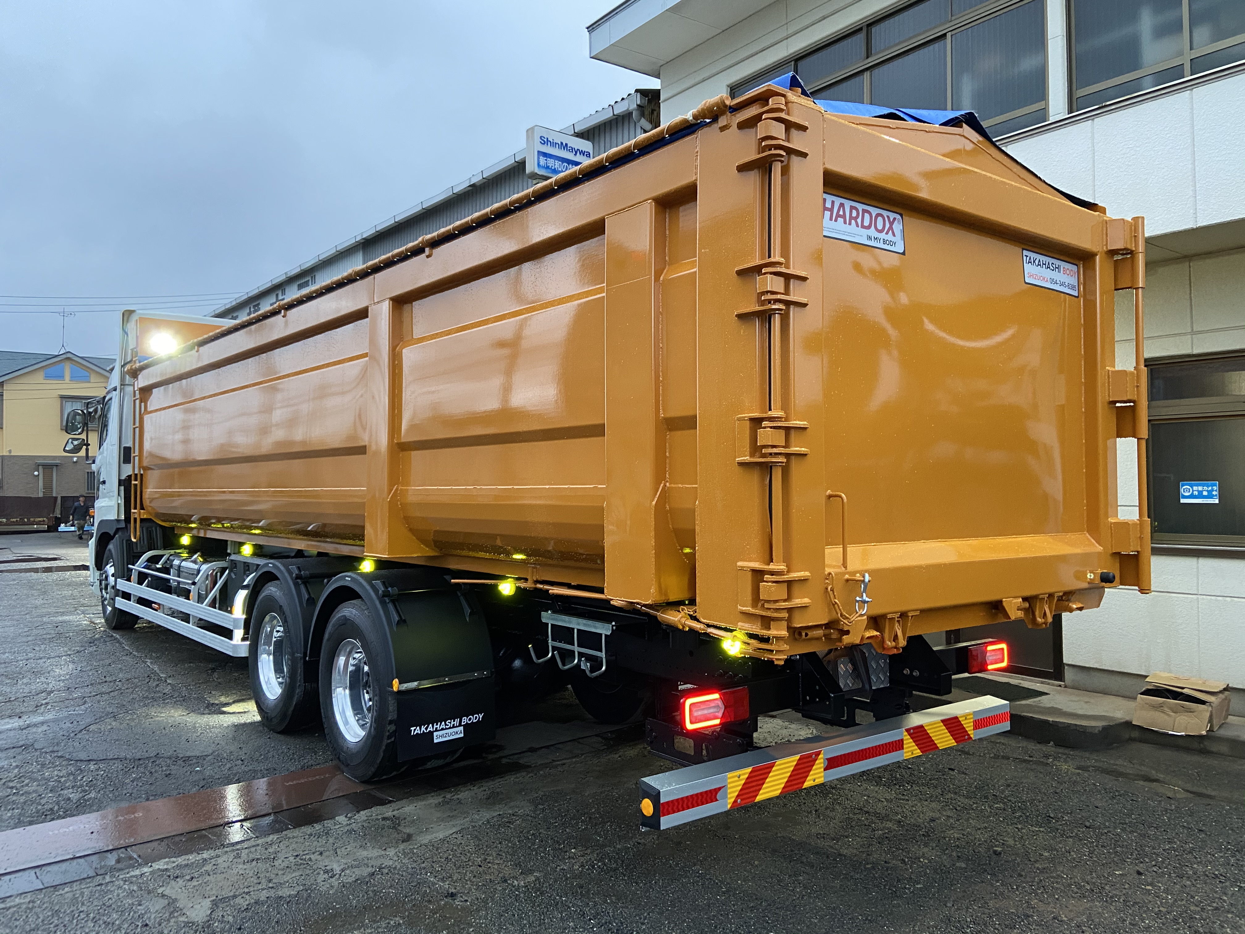 HARDOX®ダンプ 産業廃棄物運搬車輌 32㎥(2020.12) 製作写真1