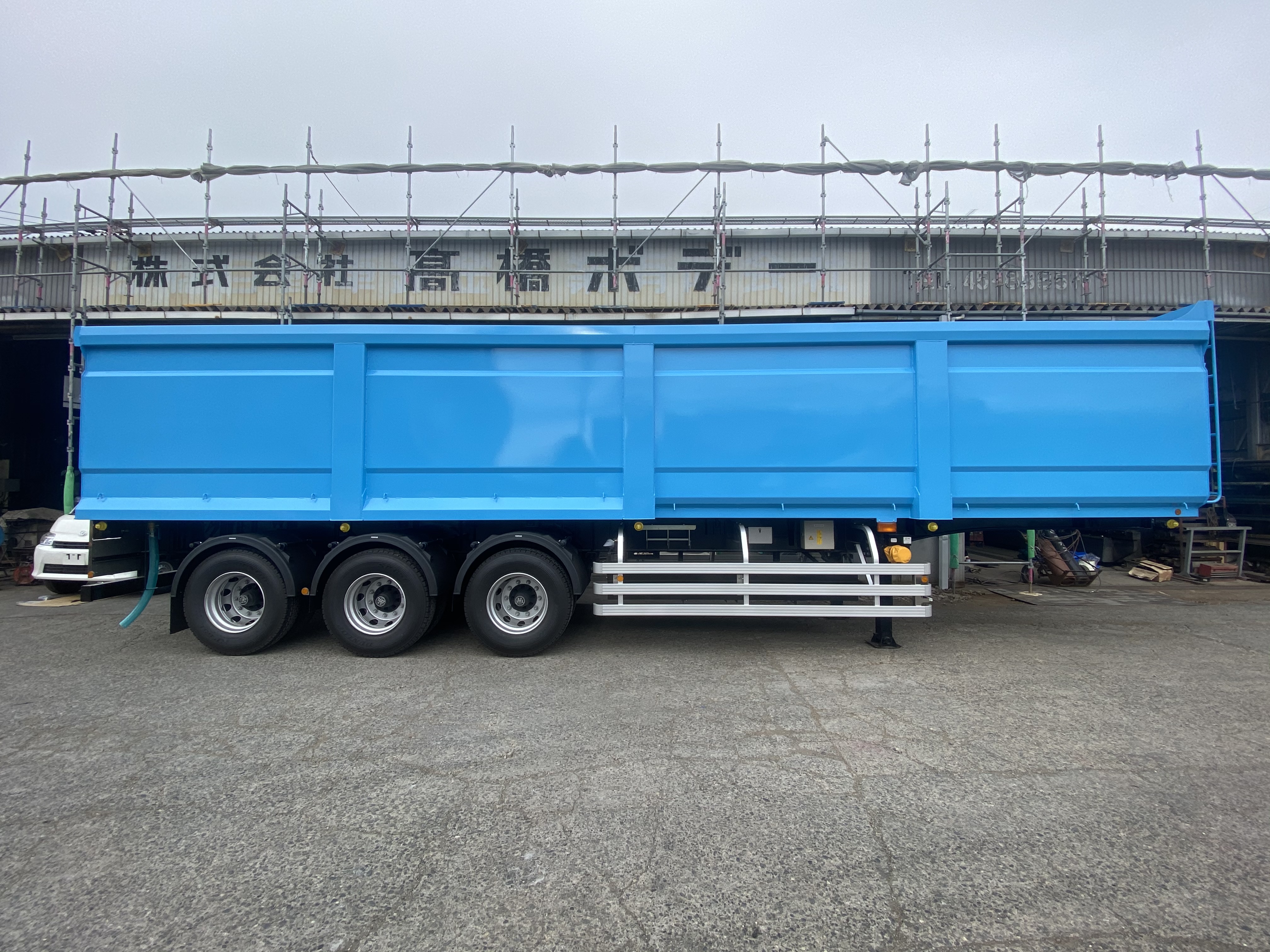 HARDOX® スクラップトレーラ 45㎥ BOX型 製作写真1