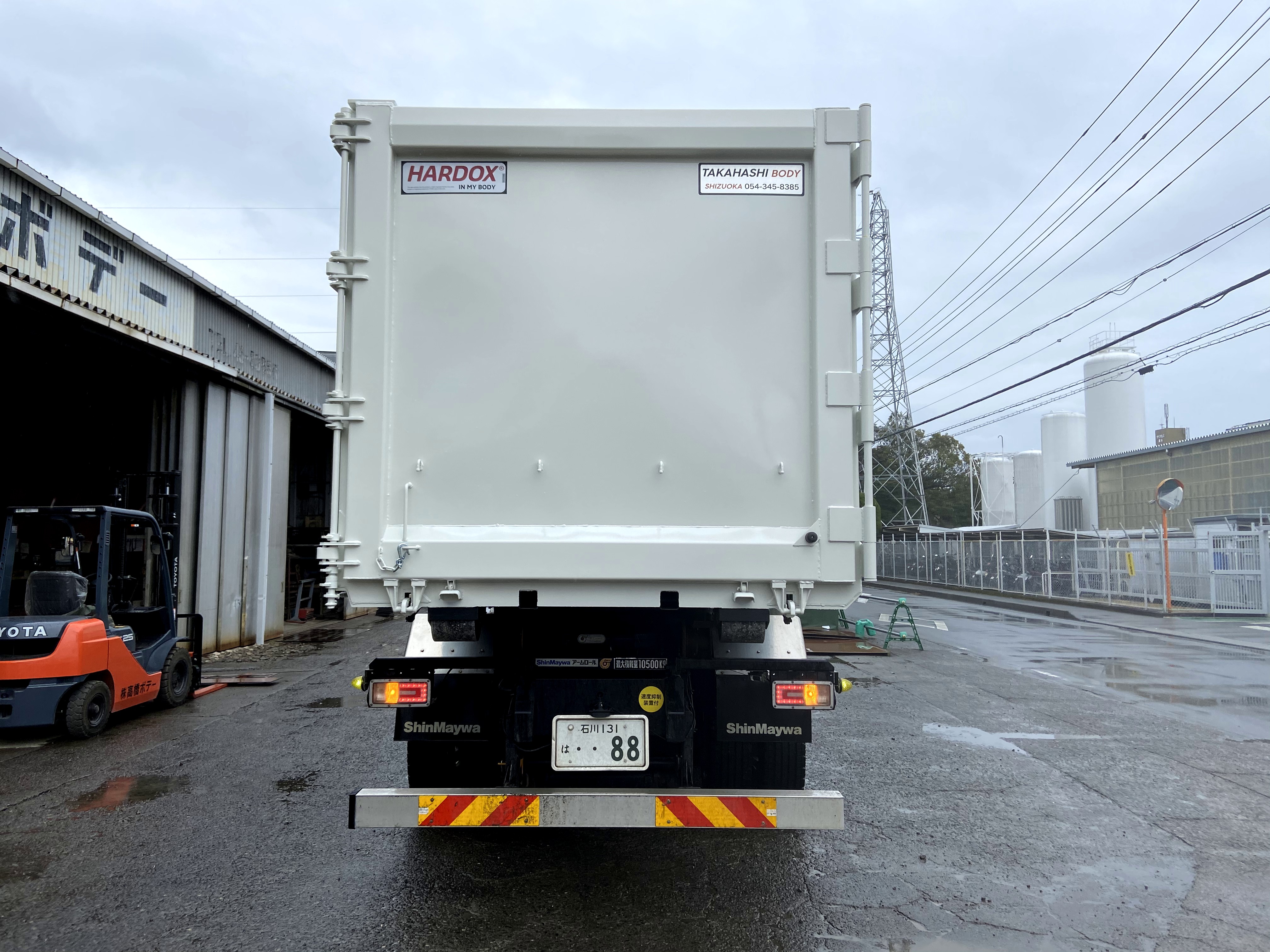 HARDOX® 産業廃棄物運搬用 30㎥ 脱着コンテナ(ホワイト) 製作写真4