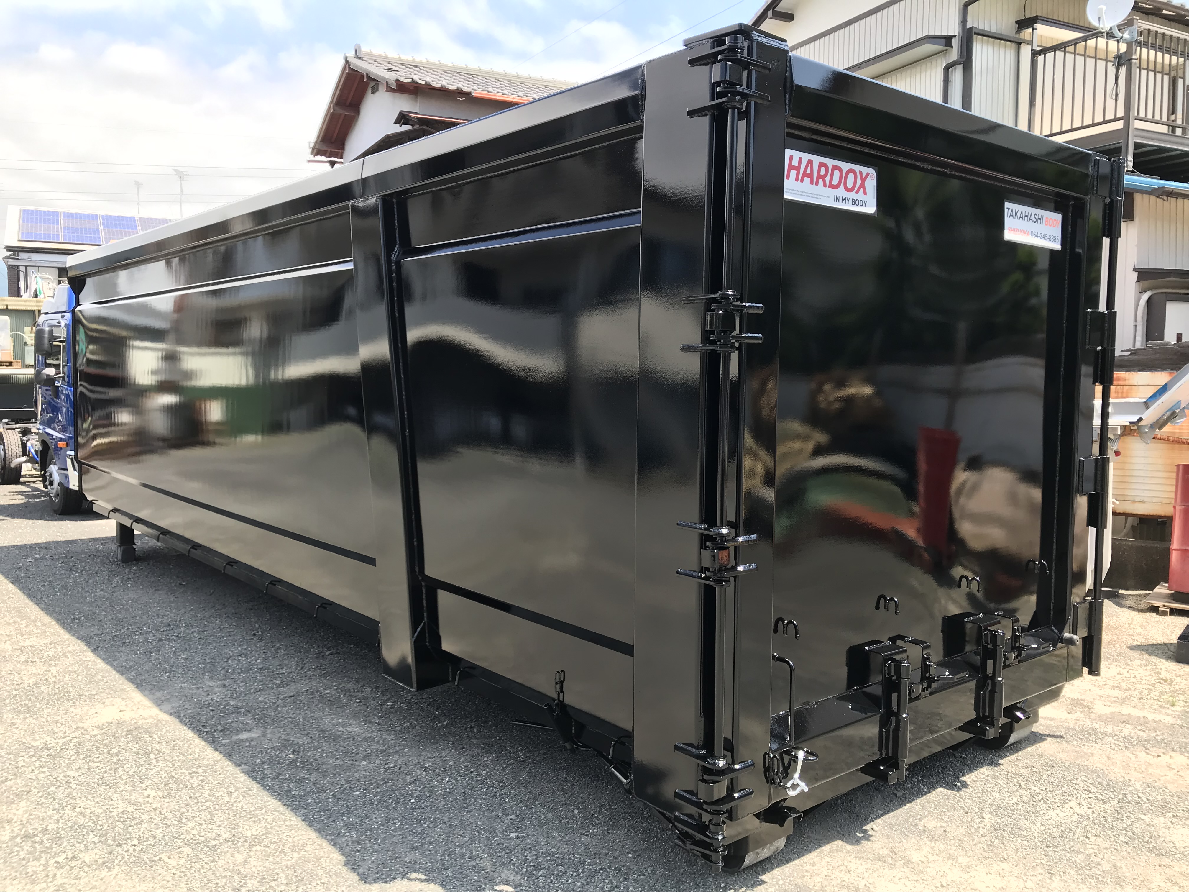 HARDOX® 産業廃棄物運搬用 38㎥ 脱着コンテナ(ブラック) 製作写真1