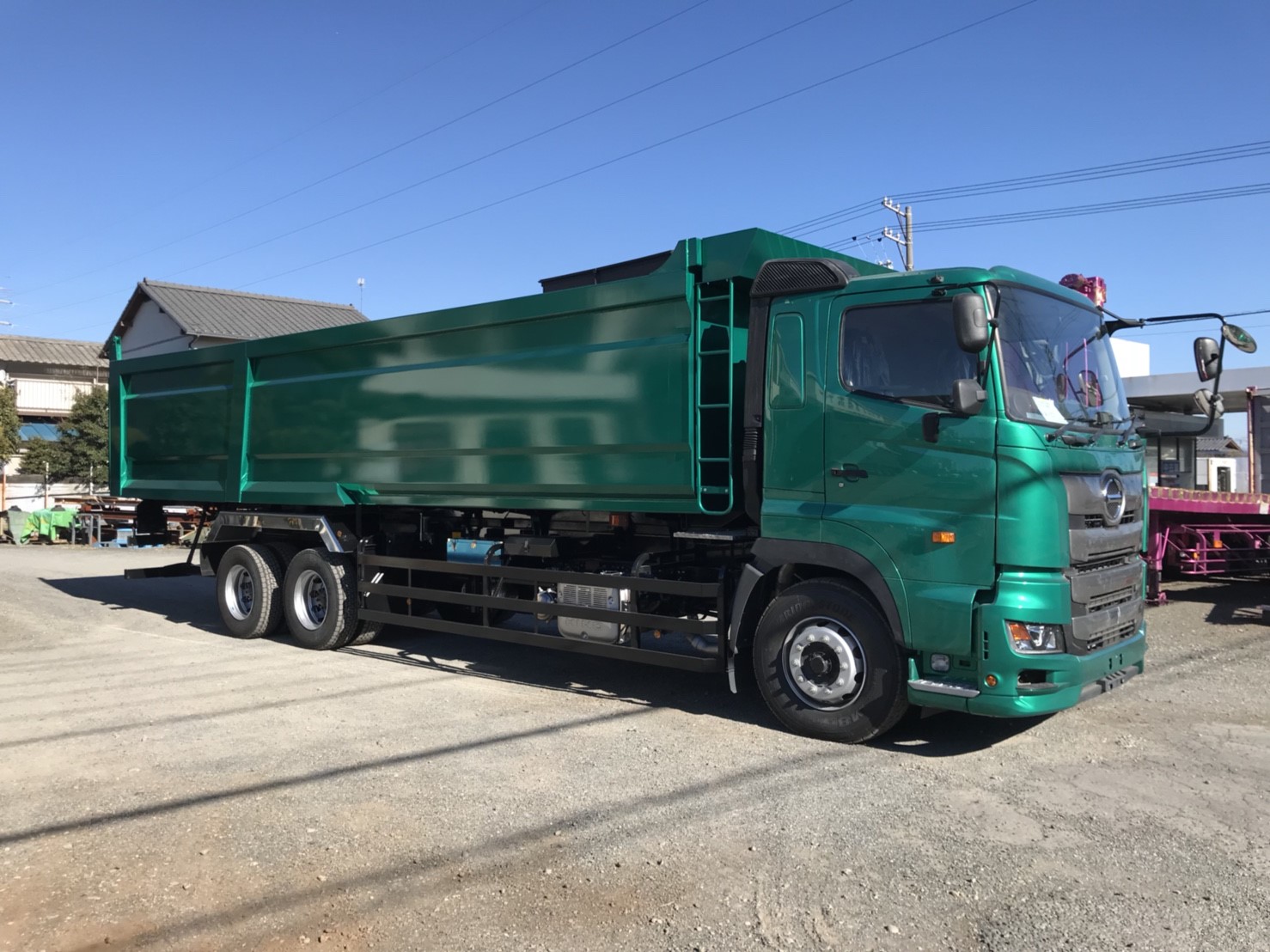 HARDOX®ダンプ スクラップ運搬車輌 34㎥ 製作写真1