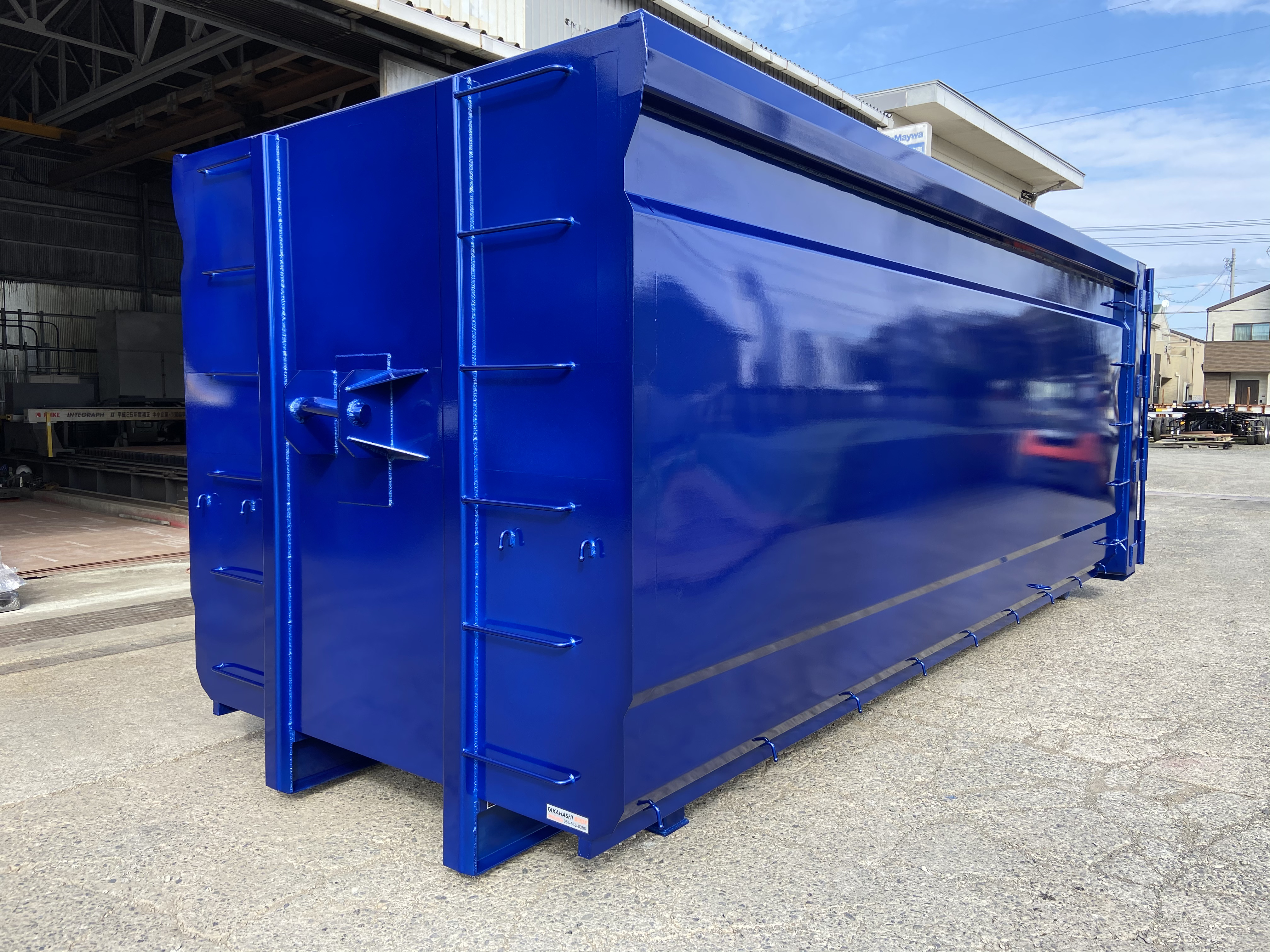 HARDOX® 産業廃棄物運搬用 30㎥ 脱着コンテナ(ブルー) 製作写真2