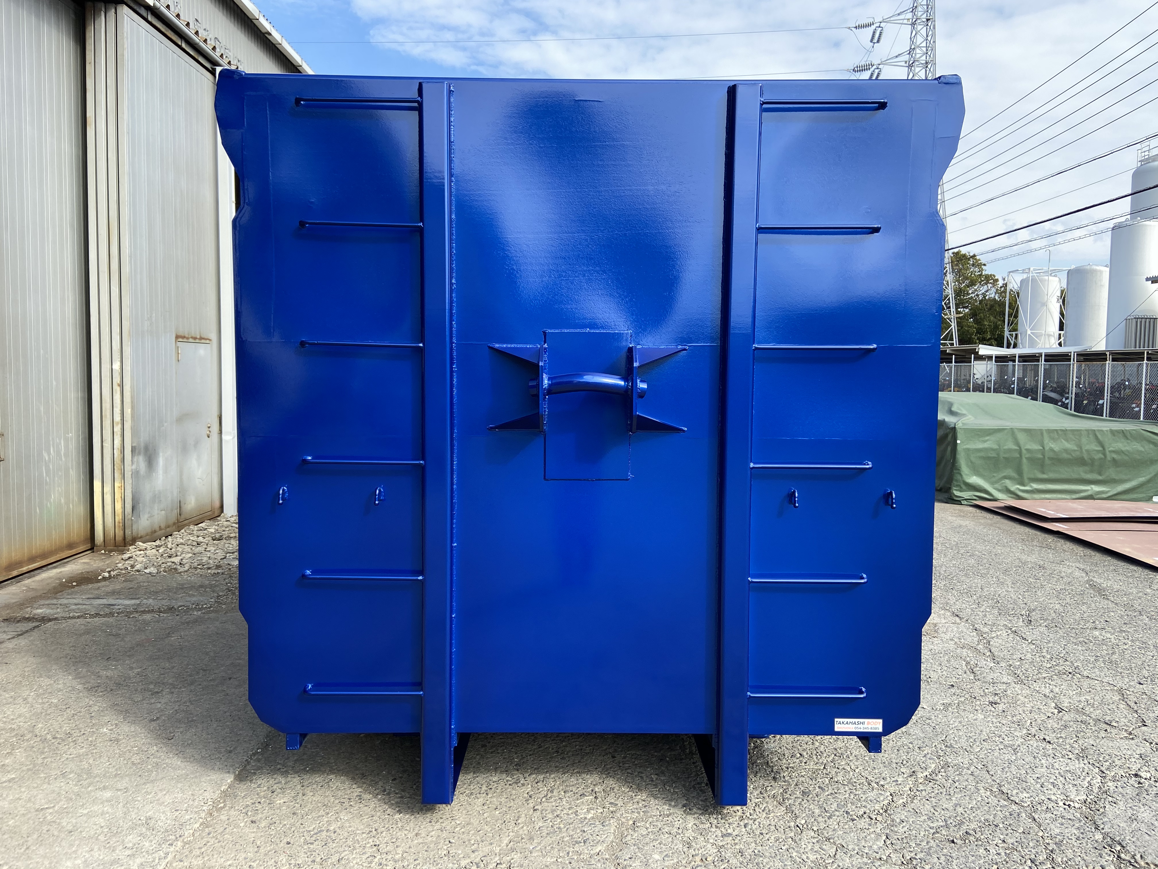 HARDOX® 産業廃棄物運搬用 30㎥ 脱着コンテナ(ブルー) 製作写真1