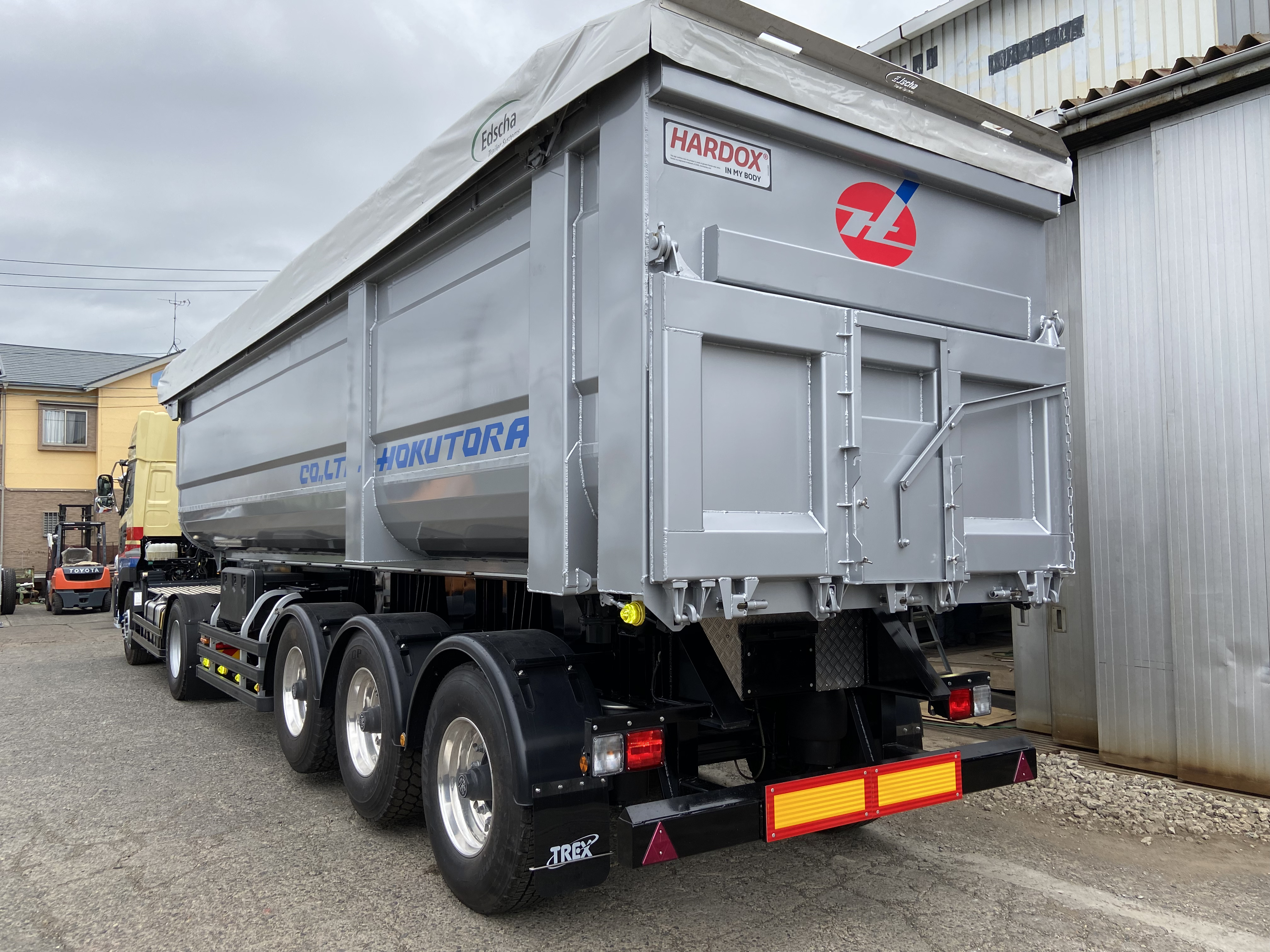 HARDOX®&SUS ダンプセミトレーラー 36㎥ 製作写真2
