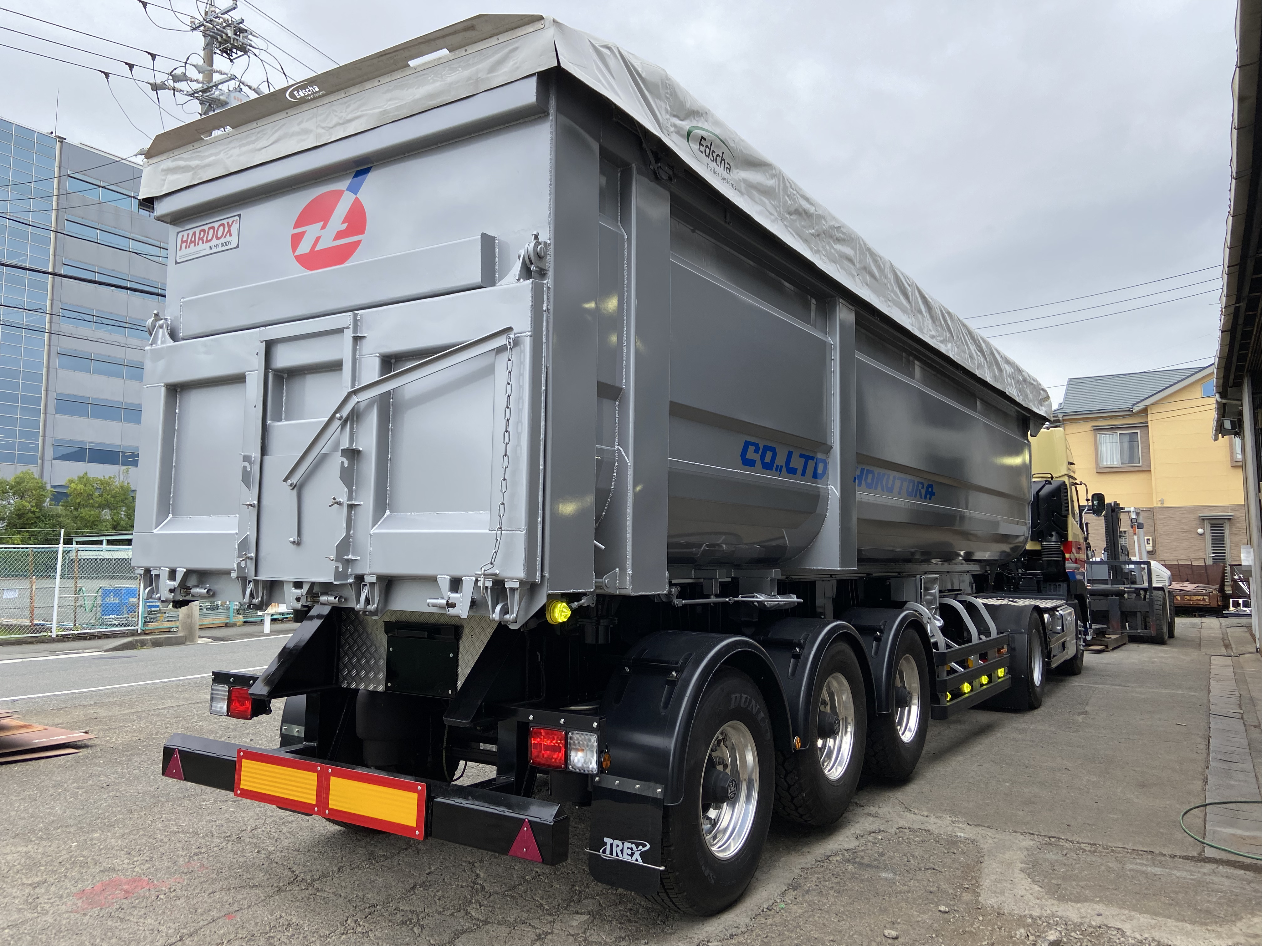 HARDOX®&SUS ダンプセミトレーラー 36㎥ 製作写真1