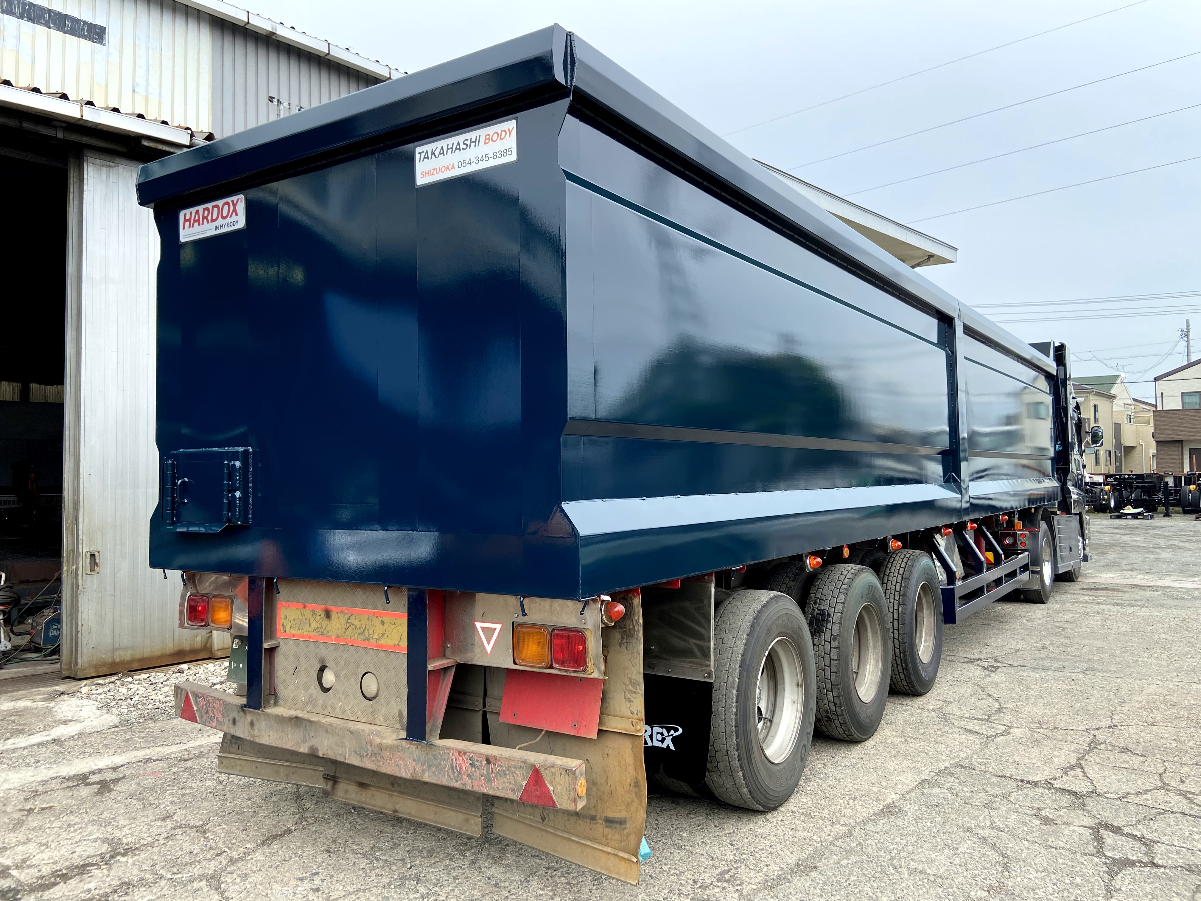 HARDOX® スクラップ運搬車輌 45㎥ BOX型 ボデー載せ換え 製作写真2