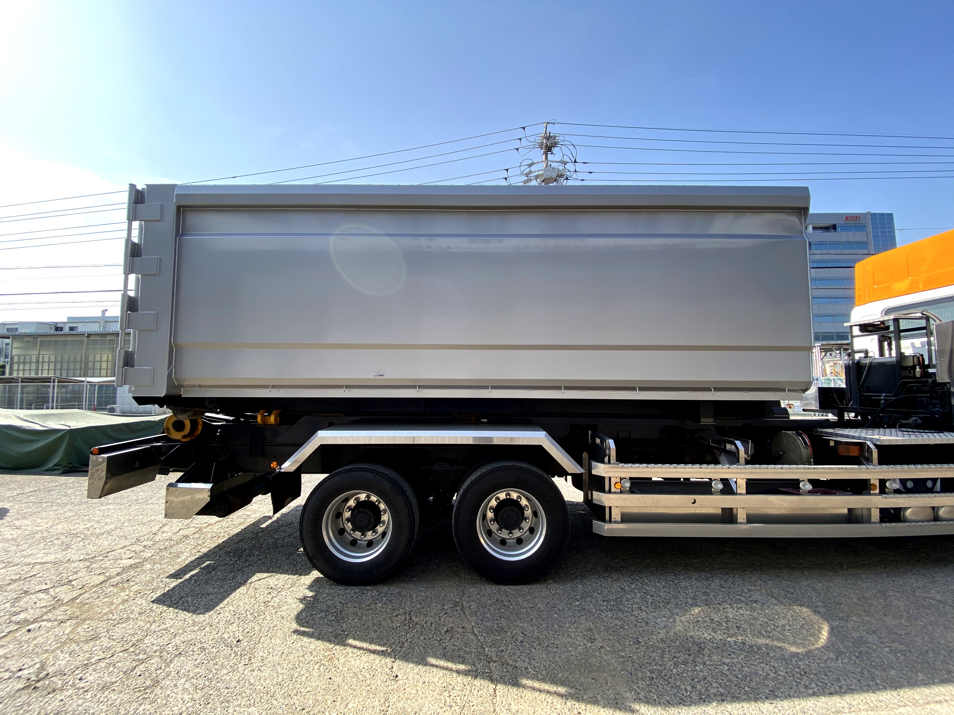 HARDOX® 非鉄金属運搬用 25㎥ 脱着コンテナ 製作写真2