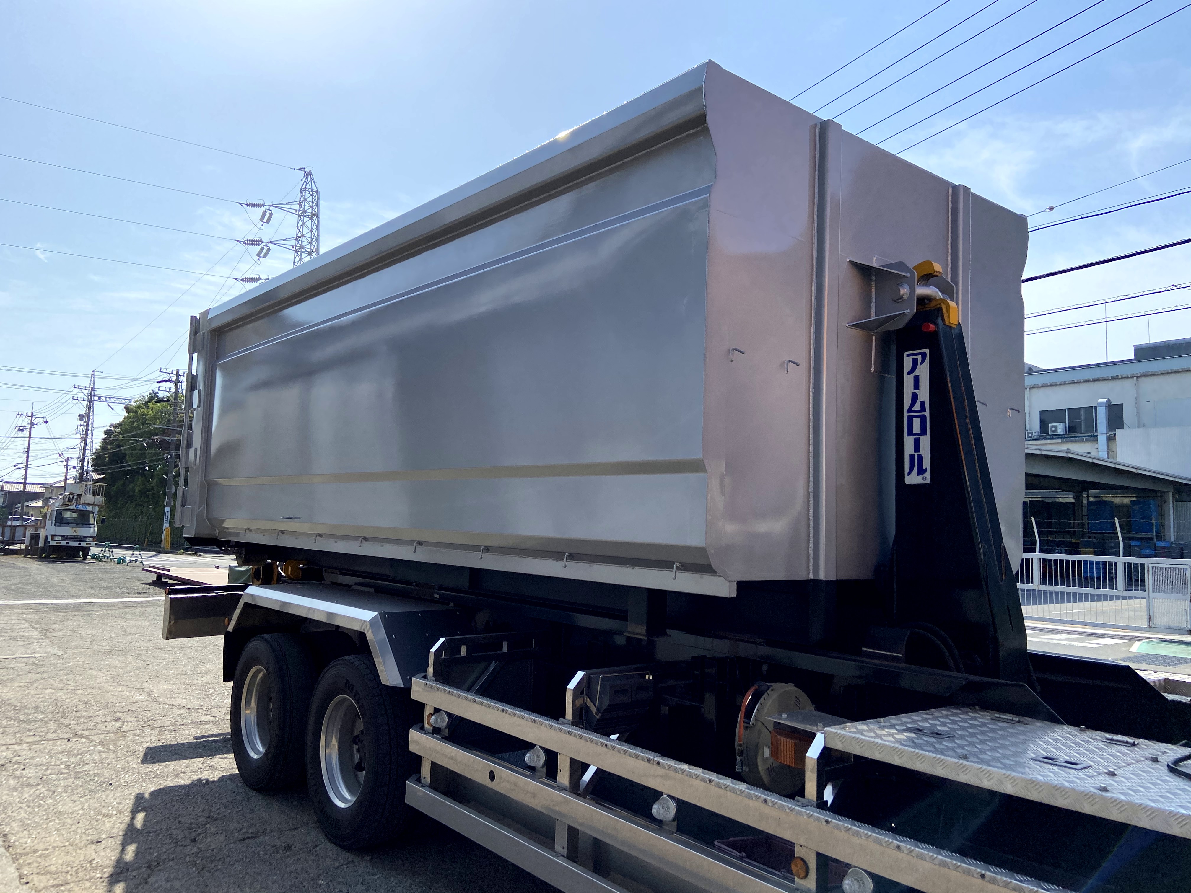 HARDOX® 非鉄金属運搬用 25㎥ 脱着コンテナ 製作写真3