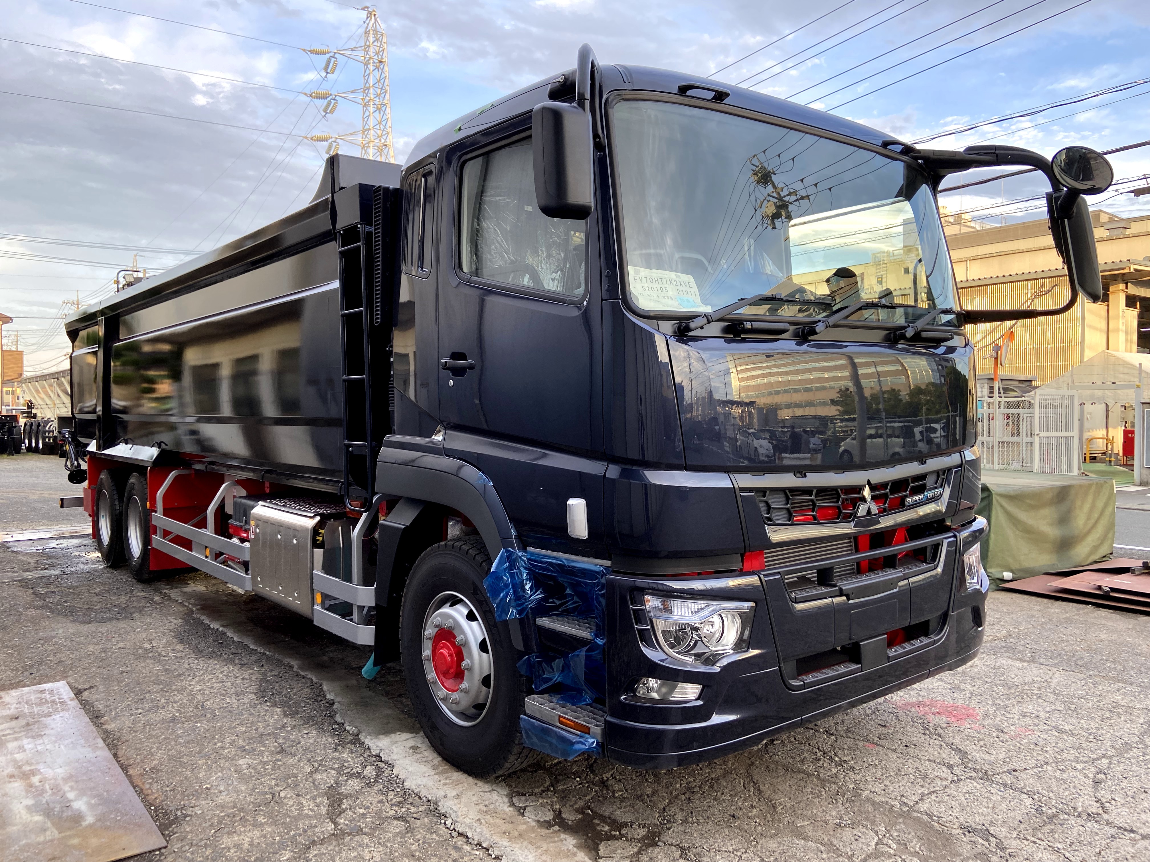HARDOX® スクラップ運搬車輌 28㎥ クレーン 製作写真2