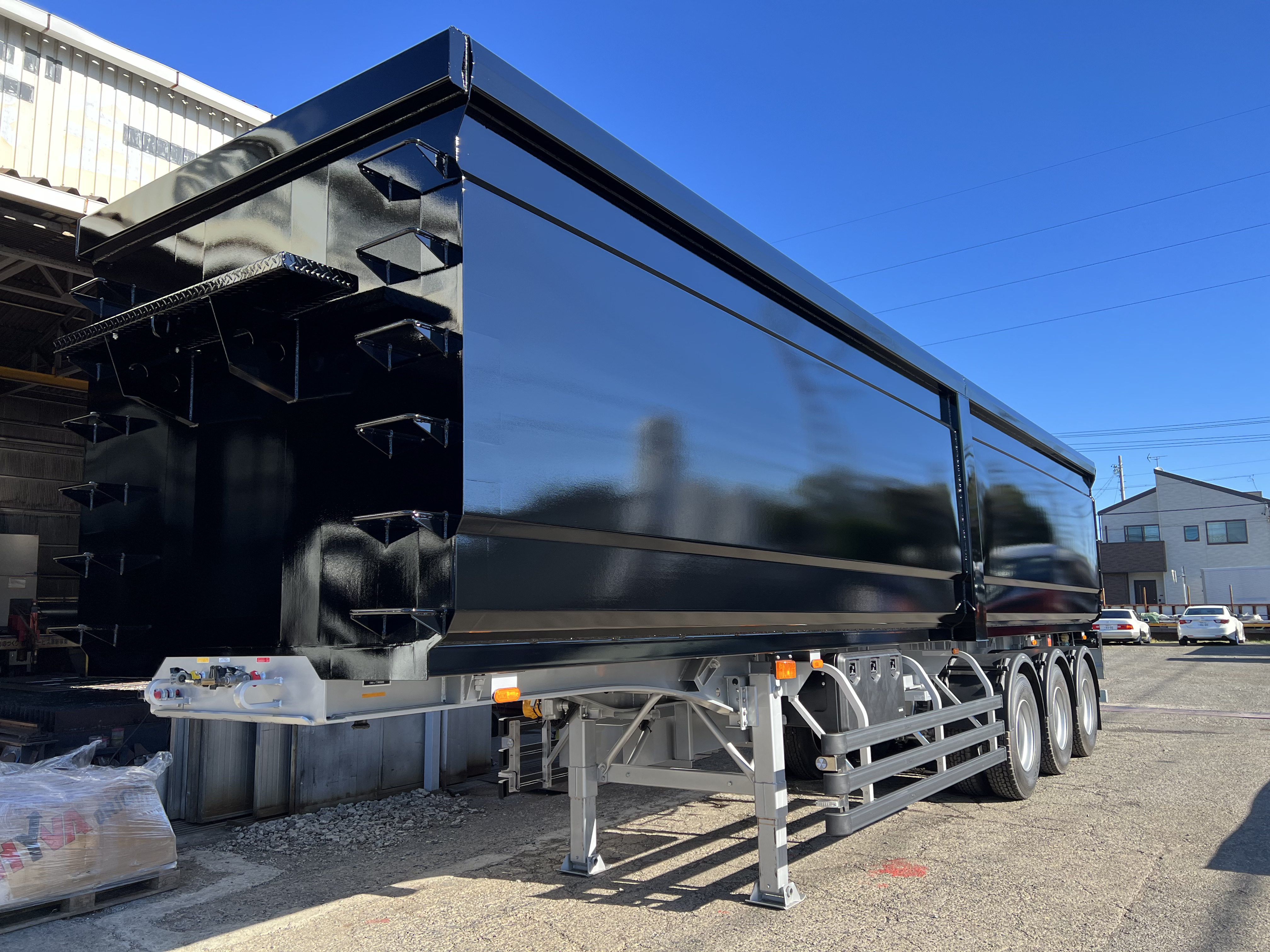 HARDOX® スクラップトレーラー 50㎥ BOX型（ブラック） 製作写真3