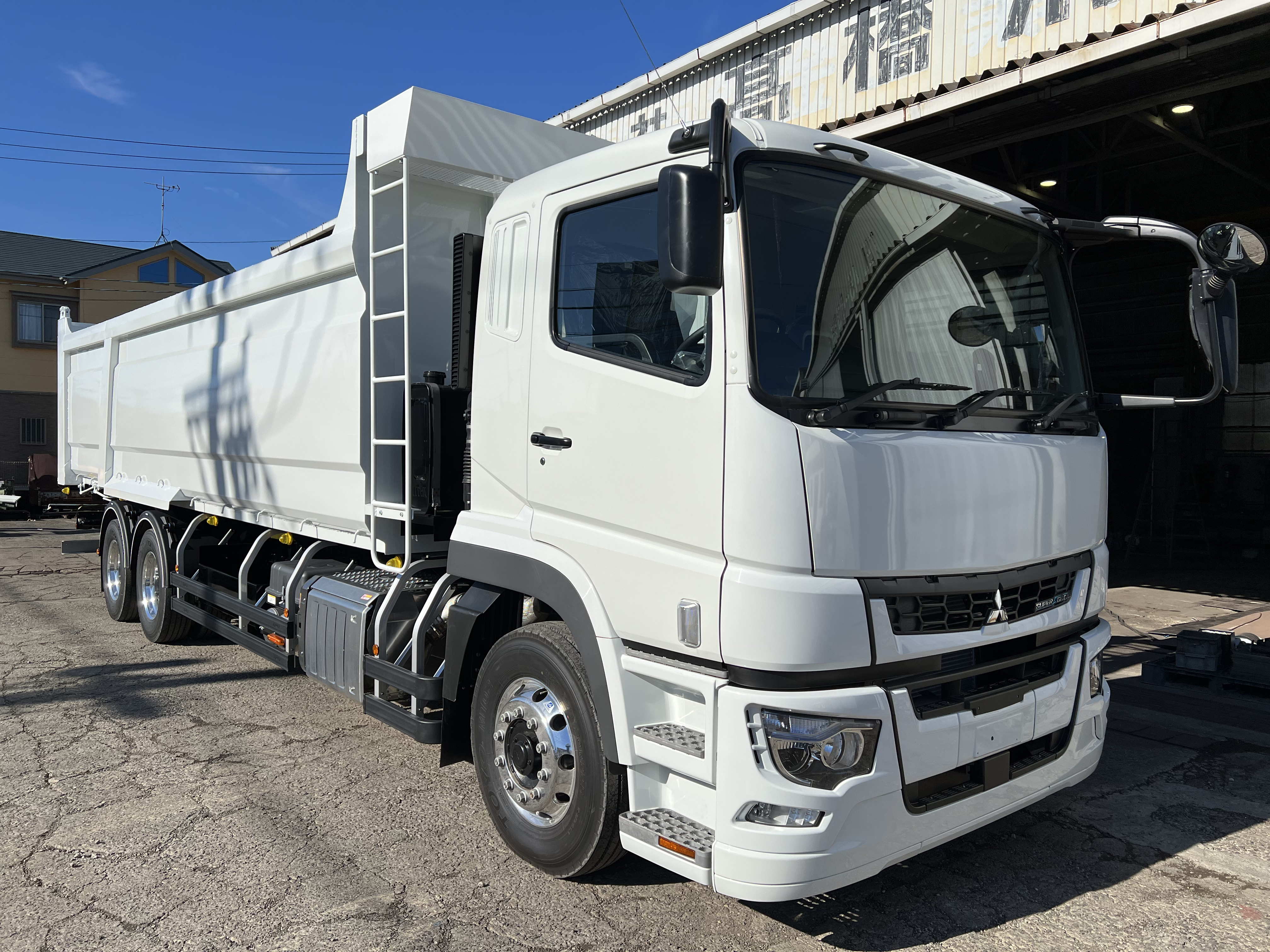 HARDOX®ダンプ 産業廃棄物運搬車輌 32㎥(2021.12) 製作写真1