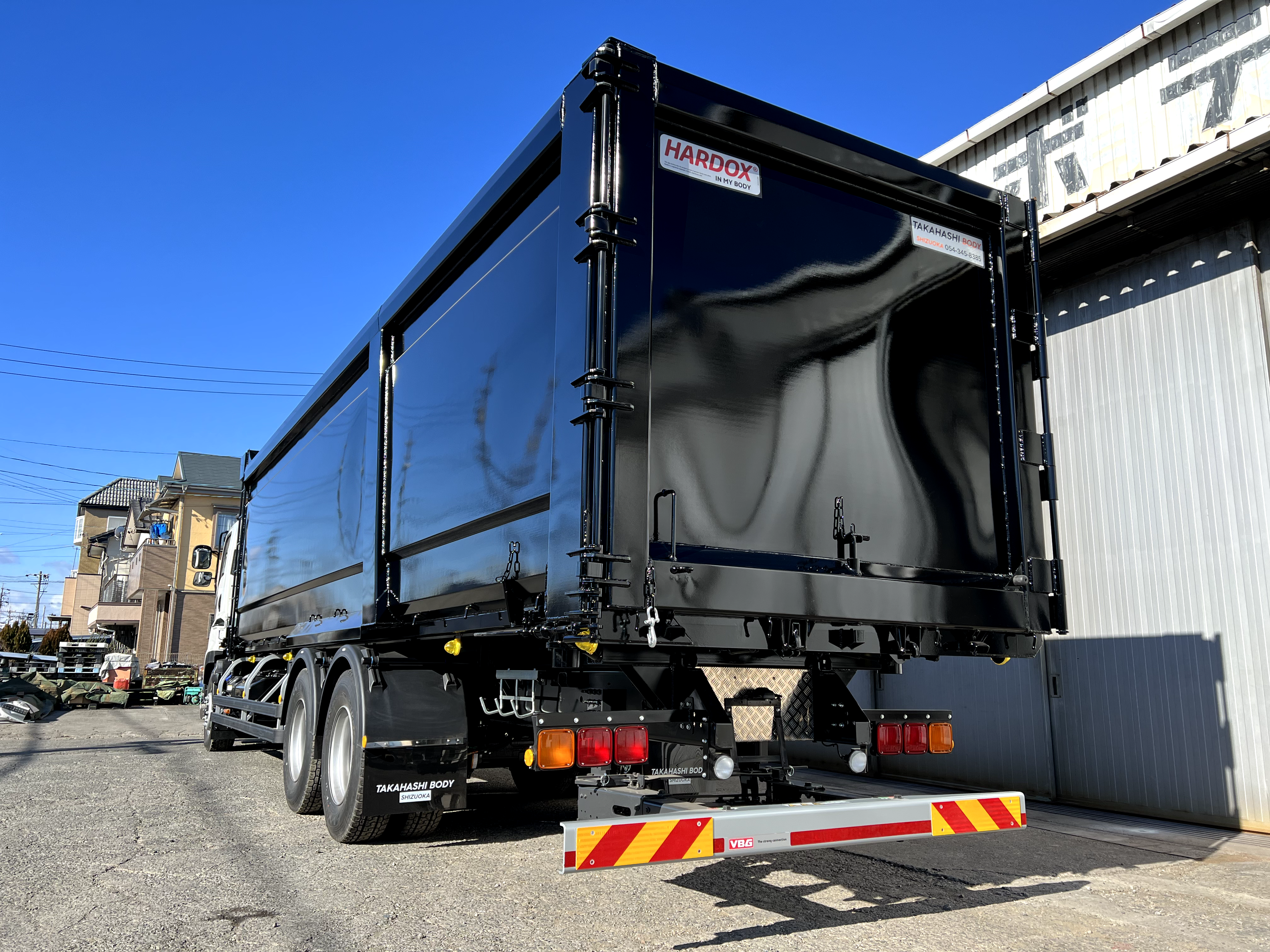 HARDOX®ダンプ 産業廃棄物運搬車輌 42㎥ 製作写真1