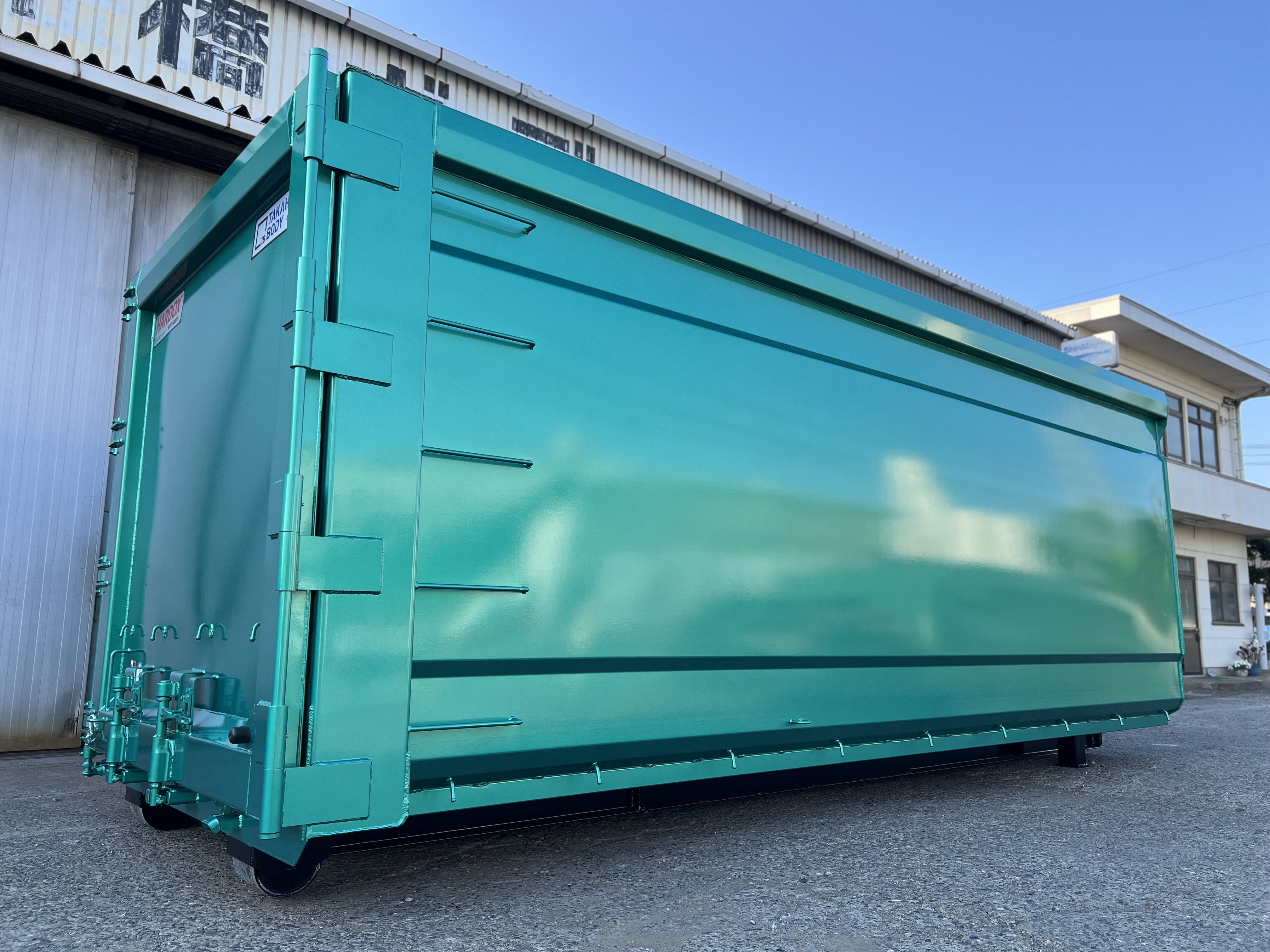 HARDOX® 廃棄物運搬用 30㎥ 脱着コンテナ（グリーン） 製作写真1