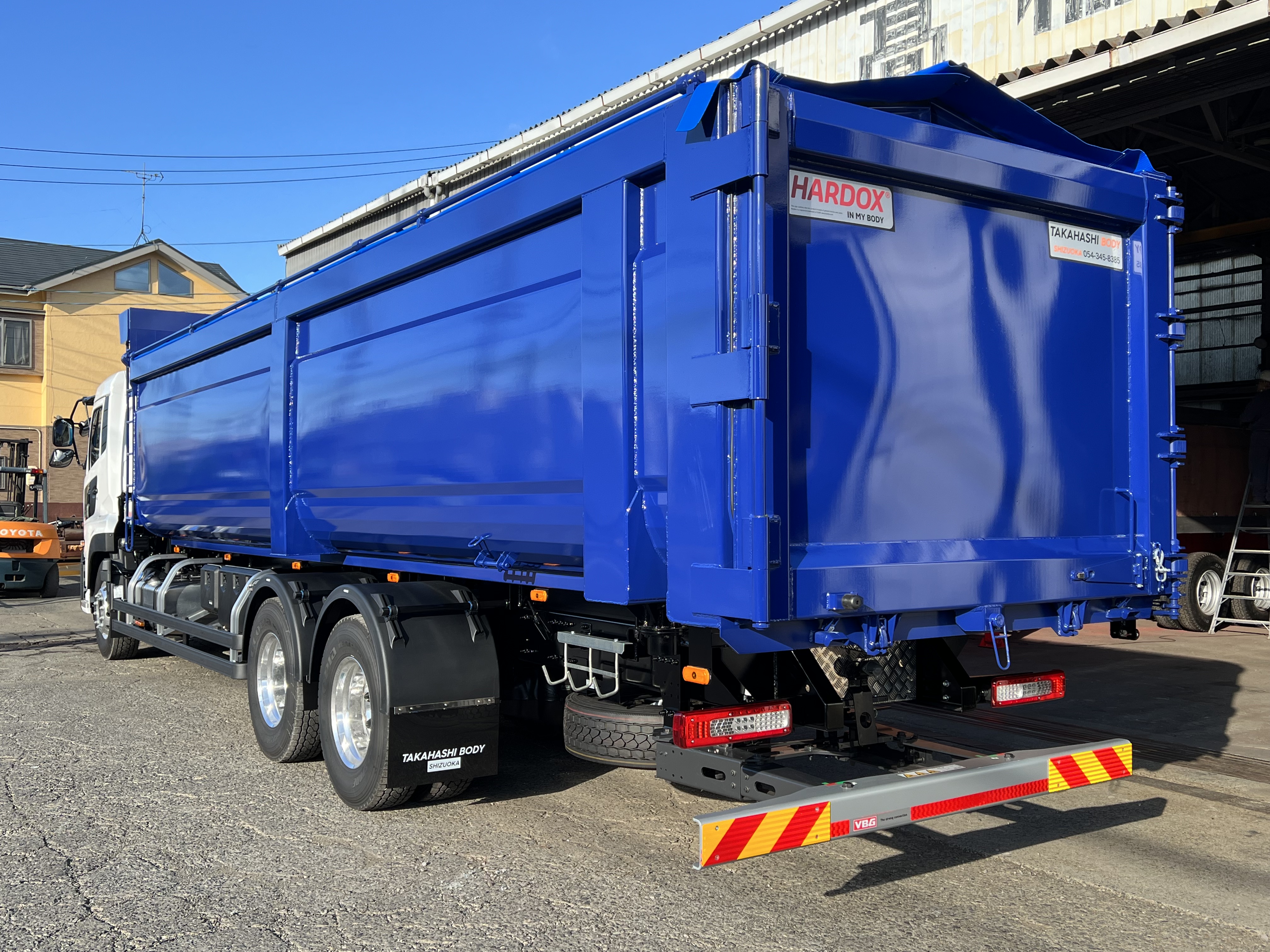 HARDOX® ダンプ 産業廃棄物運搬車輌 32㎥(ネイビー) 製作写真3