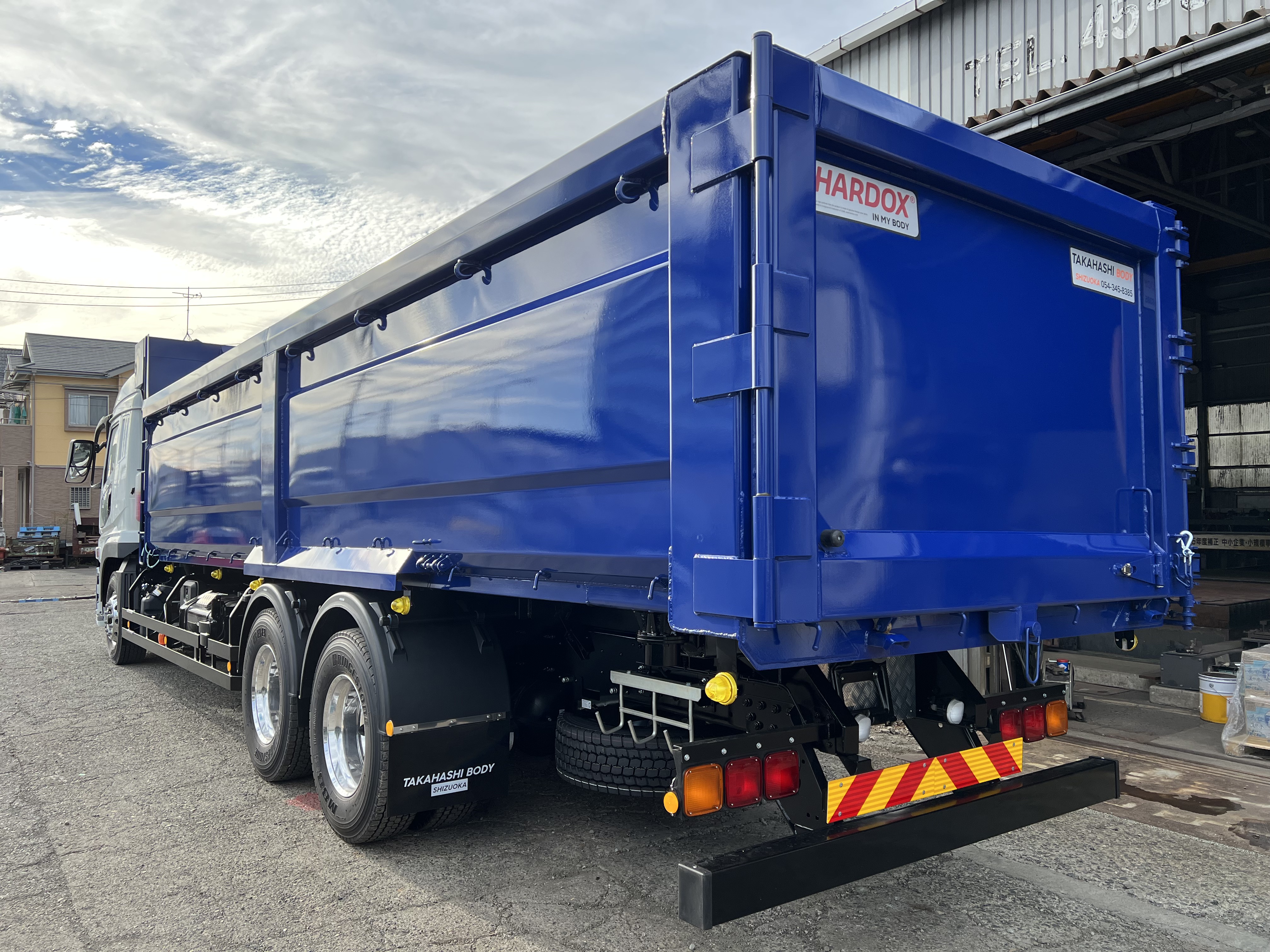 HARDOX®500Tuf ダンプ スクラップ運搬車輌 28㎥ 製作写真3