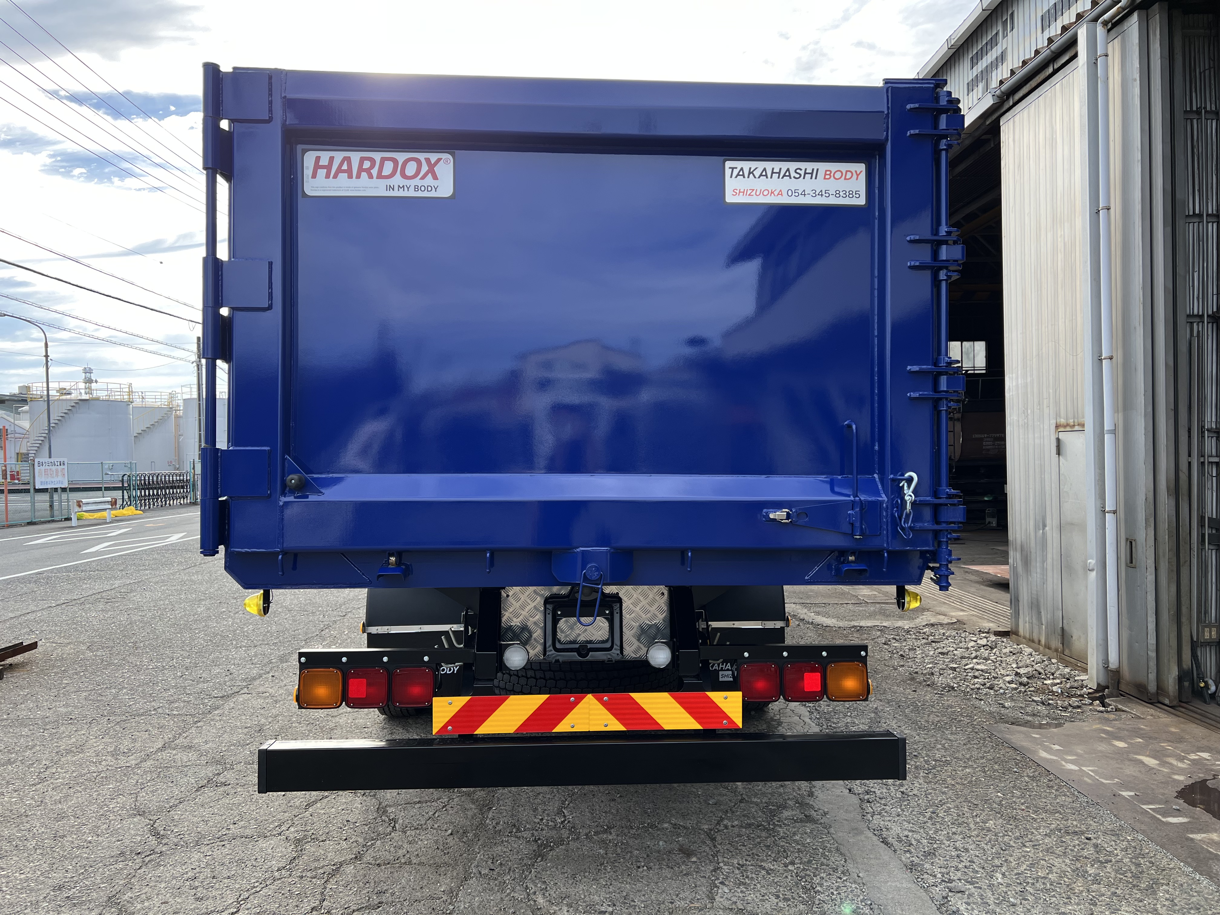 HARDOX®500Tuf ダンプ スクラップ運搬車輌 28㎥ 製作写真2