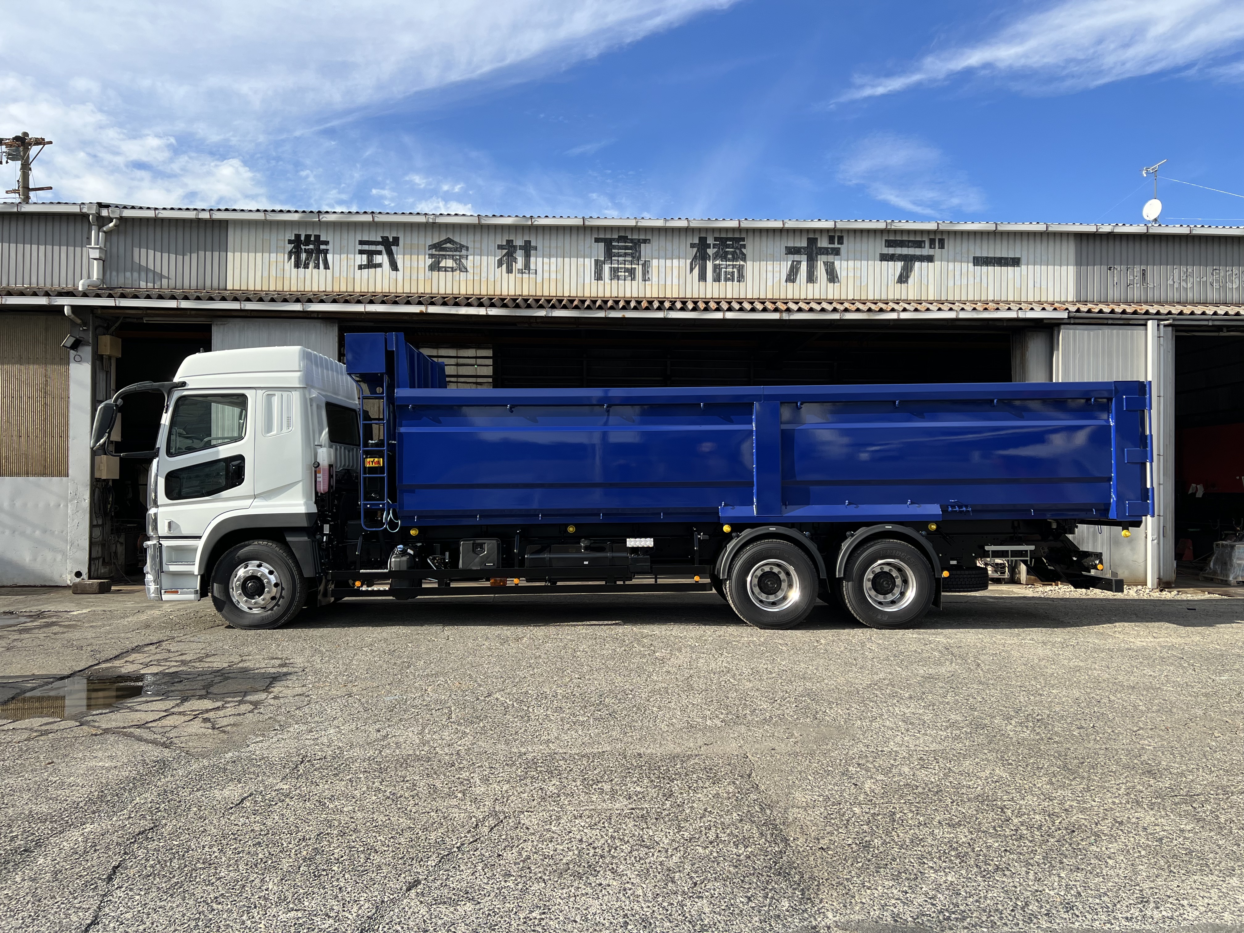 HARDOX®500Tuf ダンプ スクラップ運搬車輌 28㎥ 製作写真1