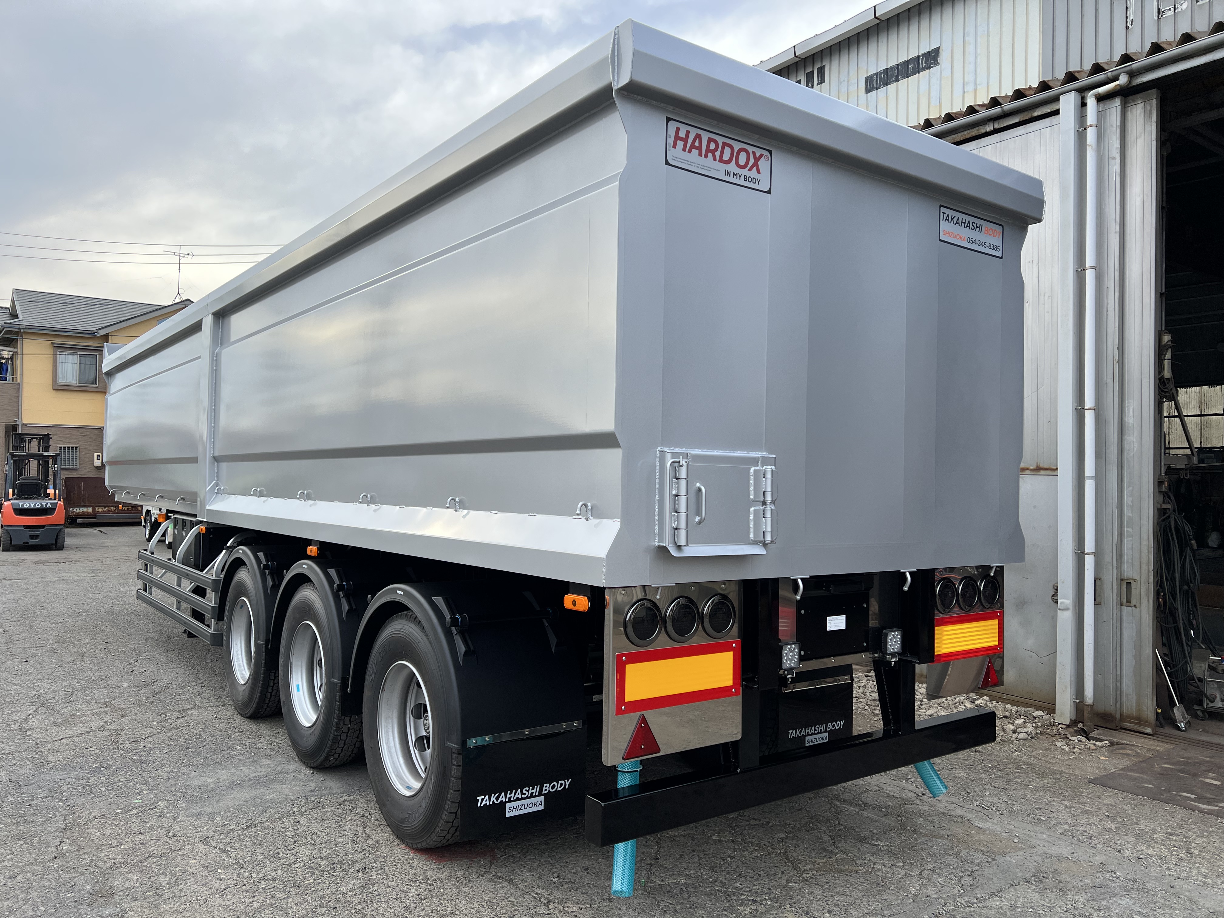 HARDOX® スクラップセミトレーラー 43㎥ BOX型 製作写真1