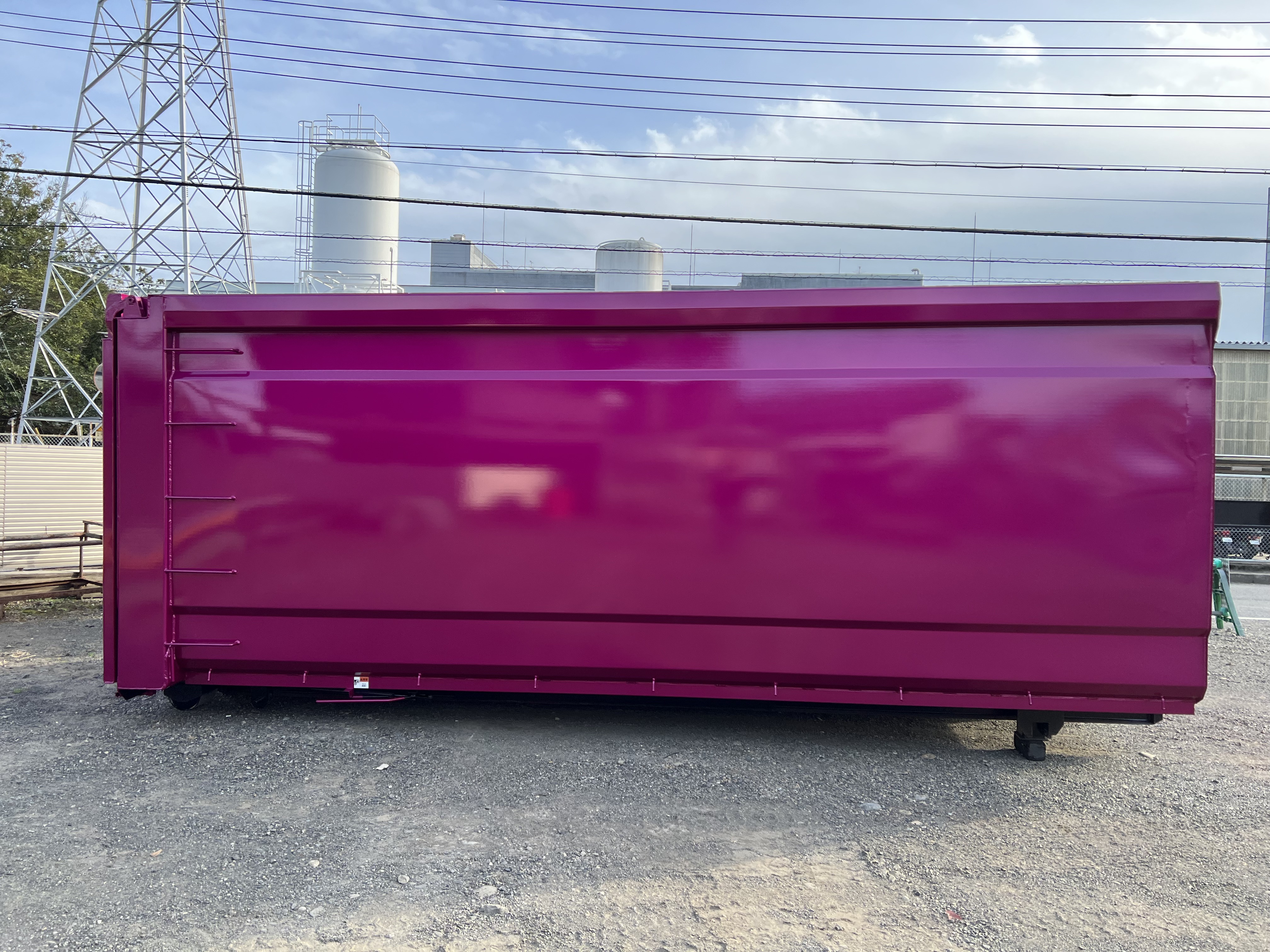 HARDOX® 産業廃棄物運搬用 30㎥ 脱着コンテナ（パープル2） 製作写真1