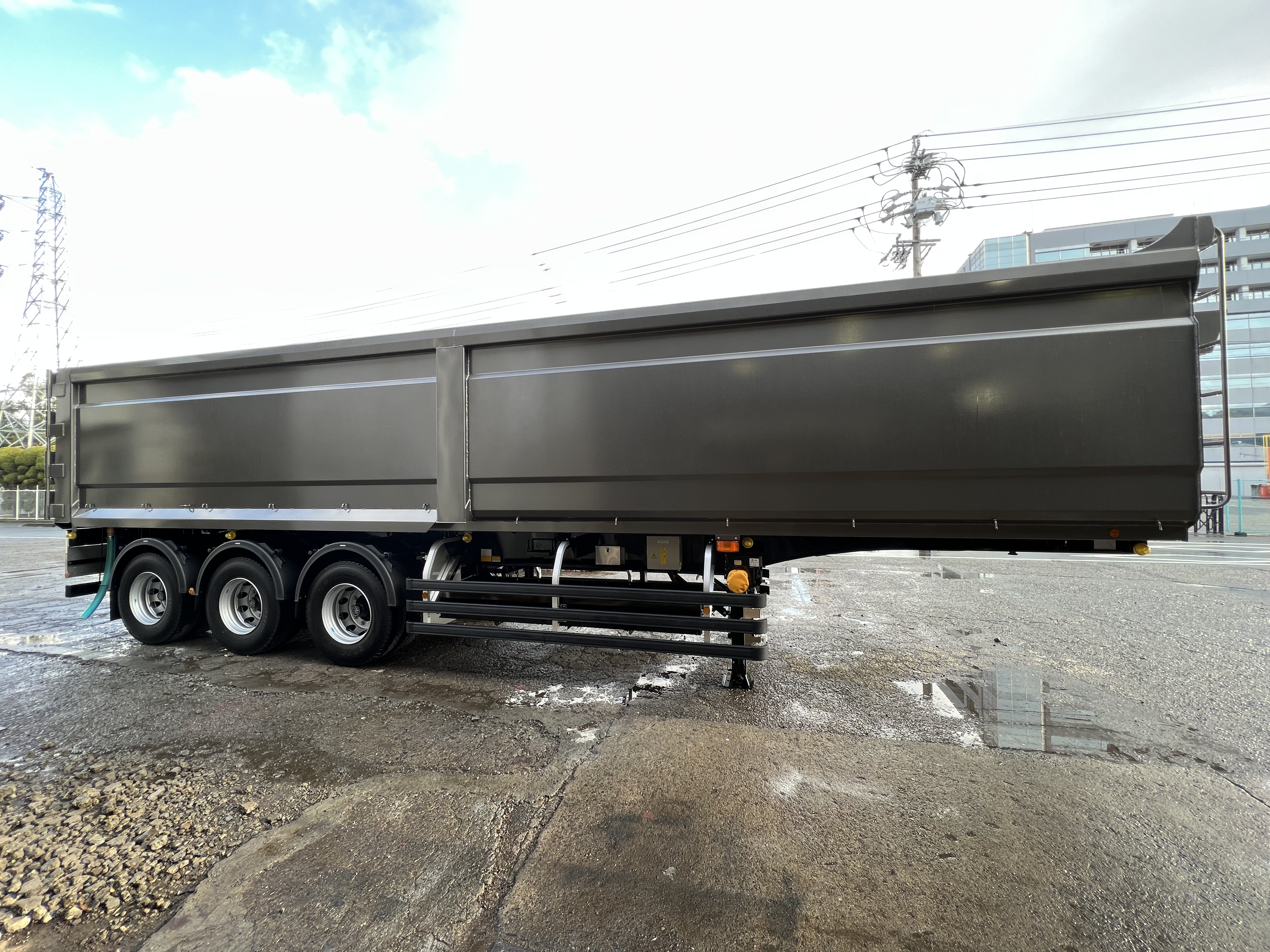 HARDOX® スクラップセミトレーラー 44㎥ テールゲート型 製作写真4