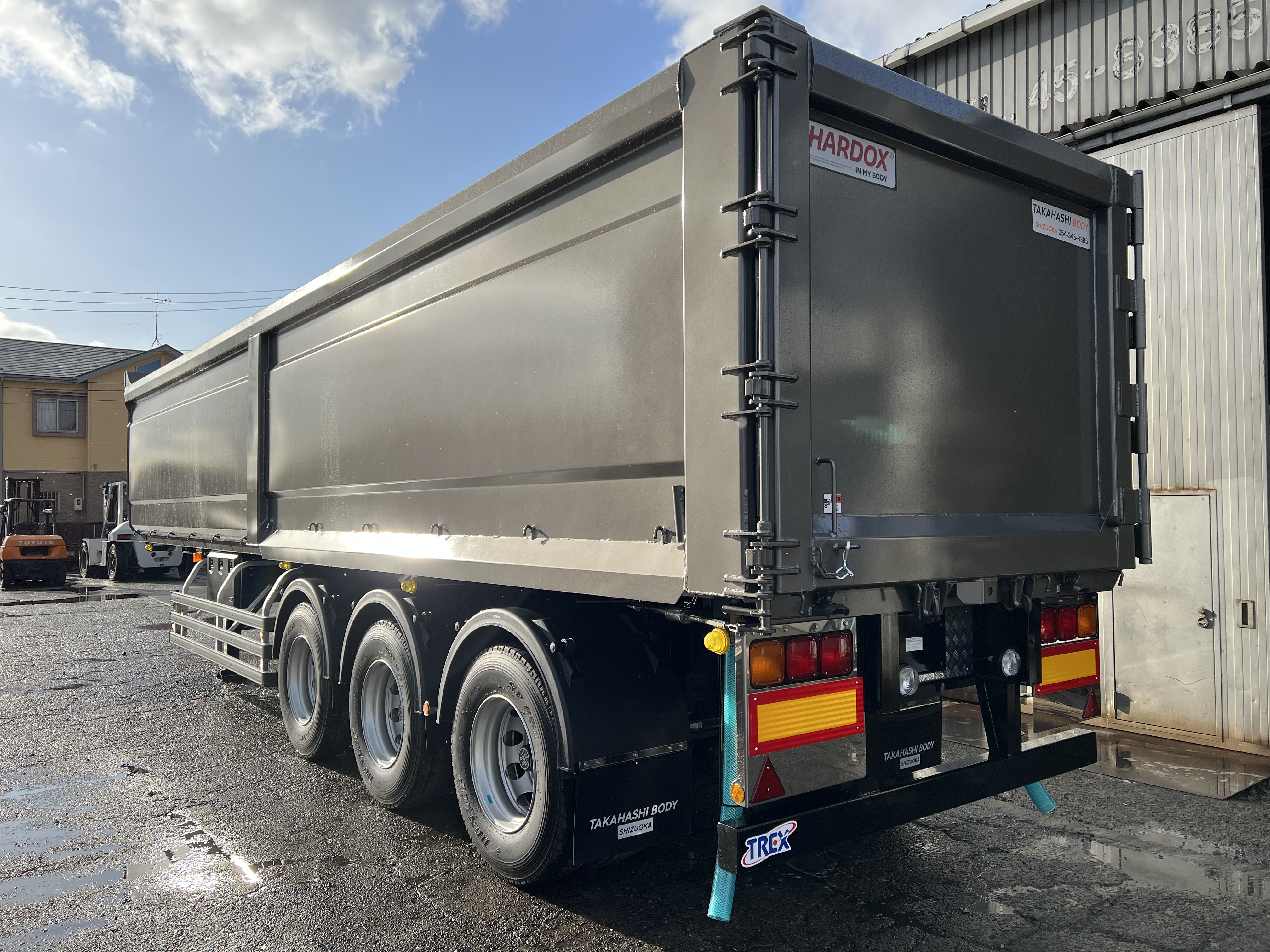 HARDOX® スクラップセミトレーラー 44㎥ テールゲート型 製作写真3