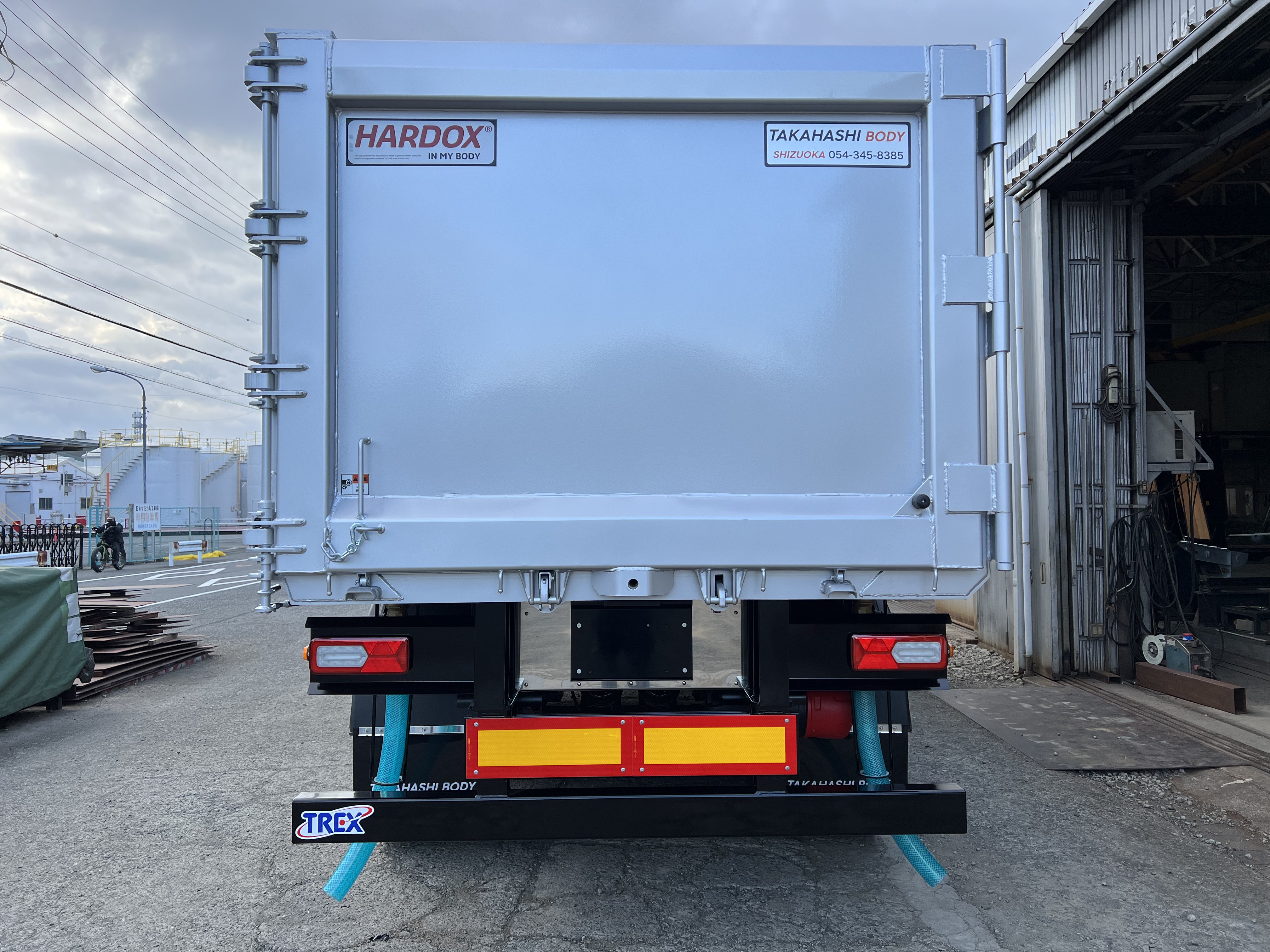 HARDOX® スクラップセミトレーラー 42㎥ テールゲート型 製作写真1