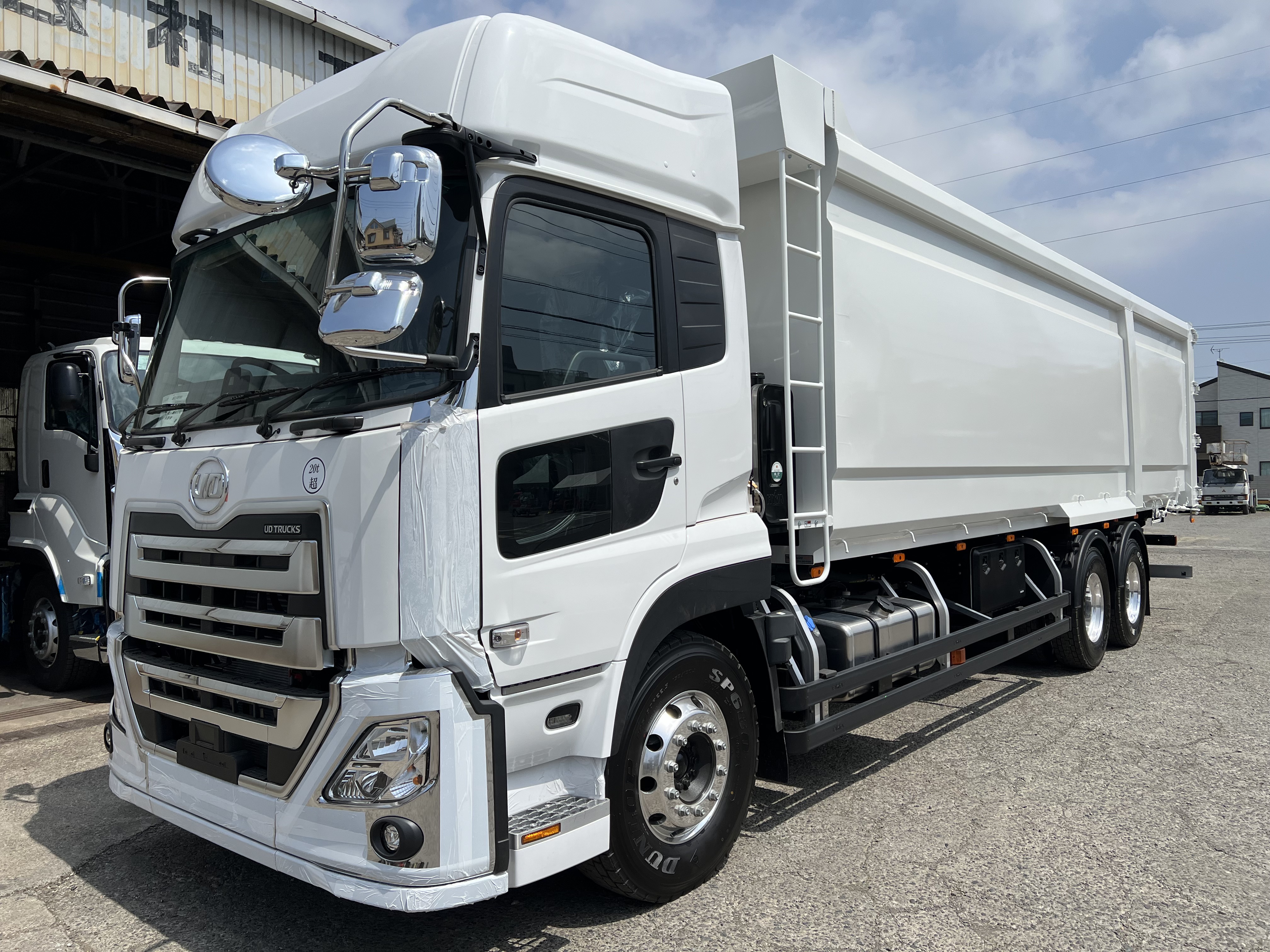 HARDOX®ダンプ 非鉄金属運搬車輌 42㎥ 製作写真3