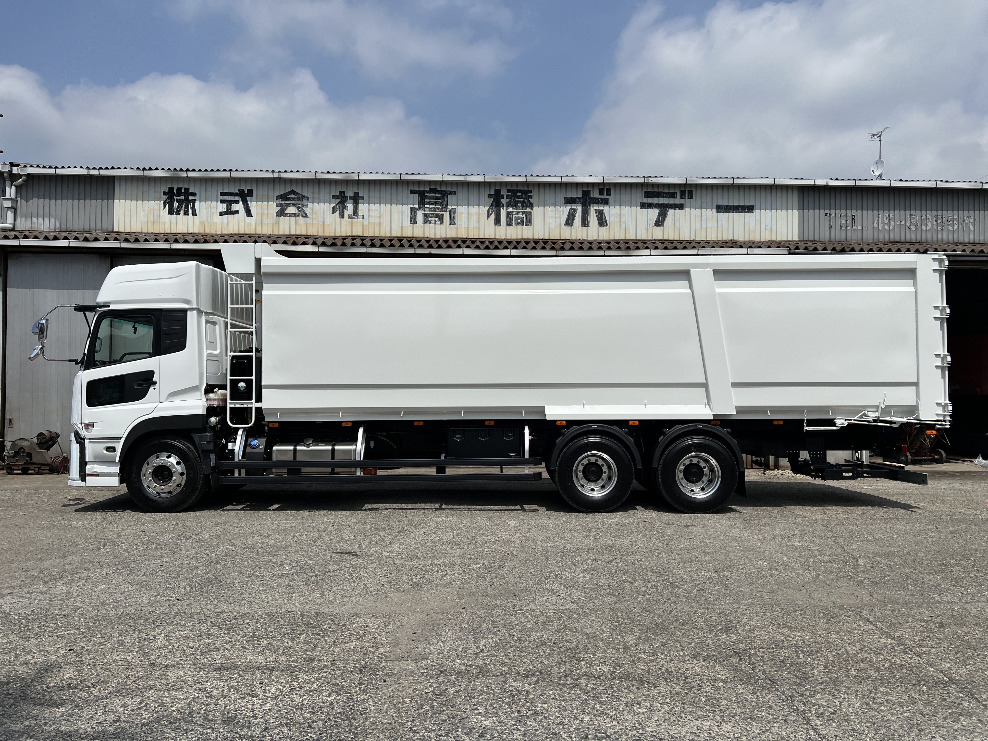 HARDOX®ダンプ 非鉄金属運搬車輌 42㎥ 製作写真2