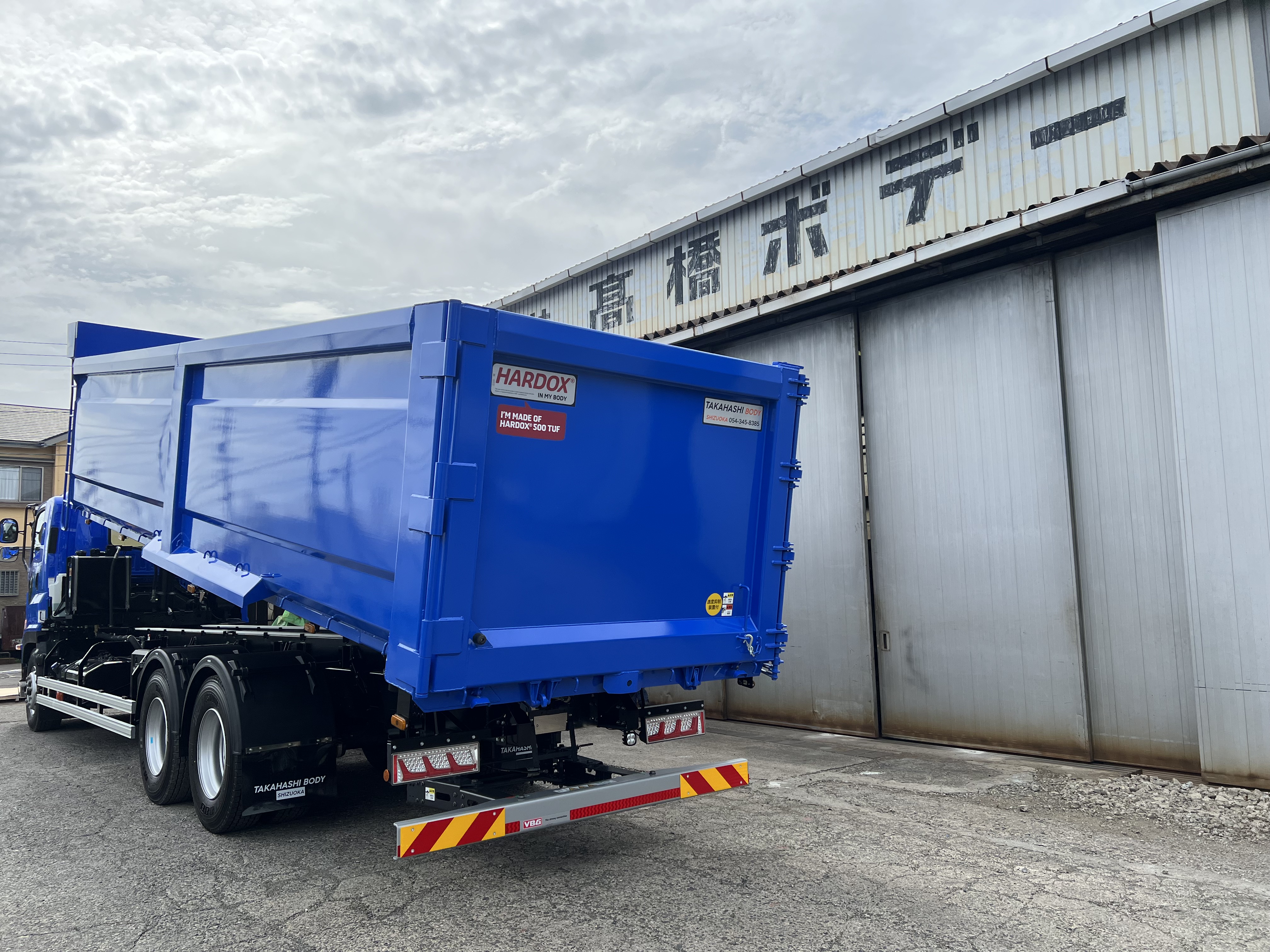 HARDOX®500TUF スクラップ運搬車輌 32㎥ 製作写真3
