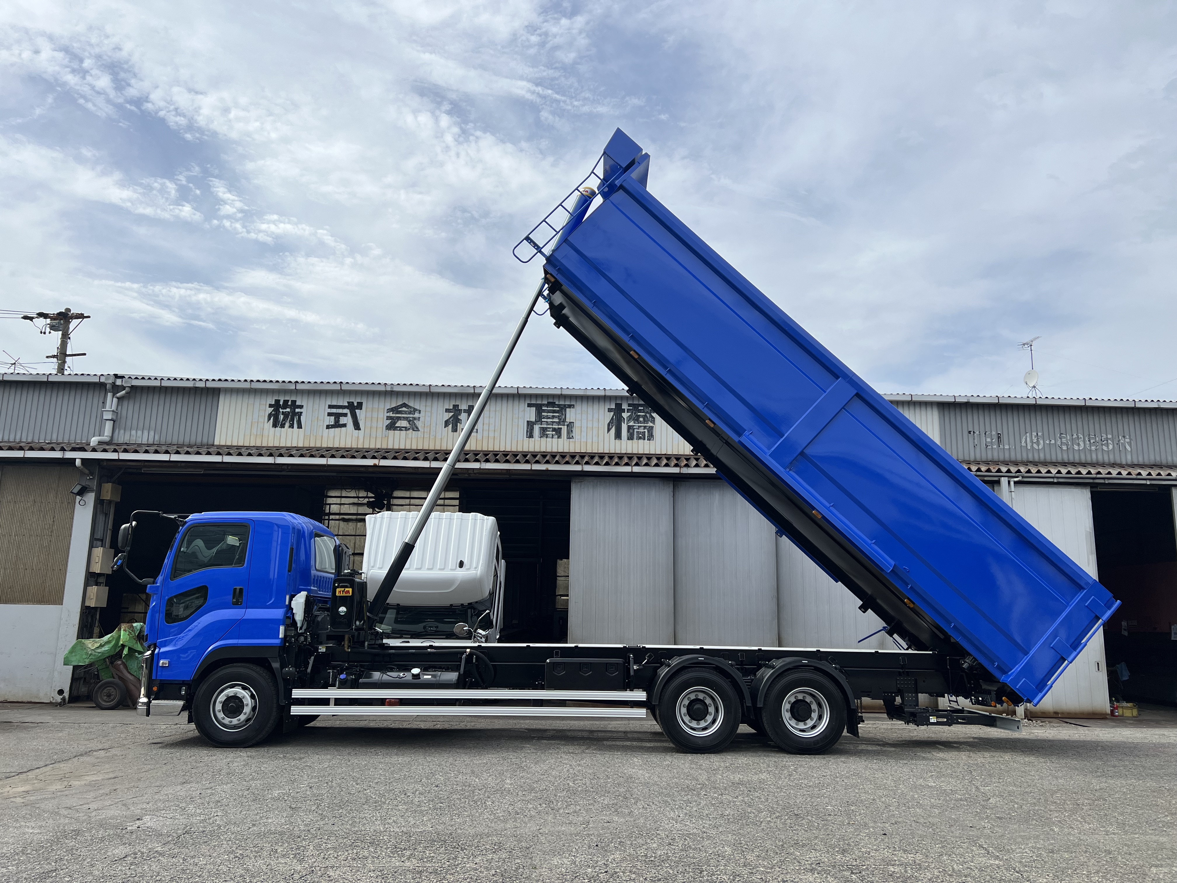 HARDOX®500TUF スクラップ運搬車輌 32㎥ 製作写真2