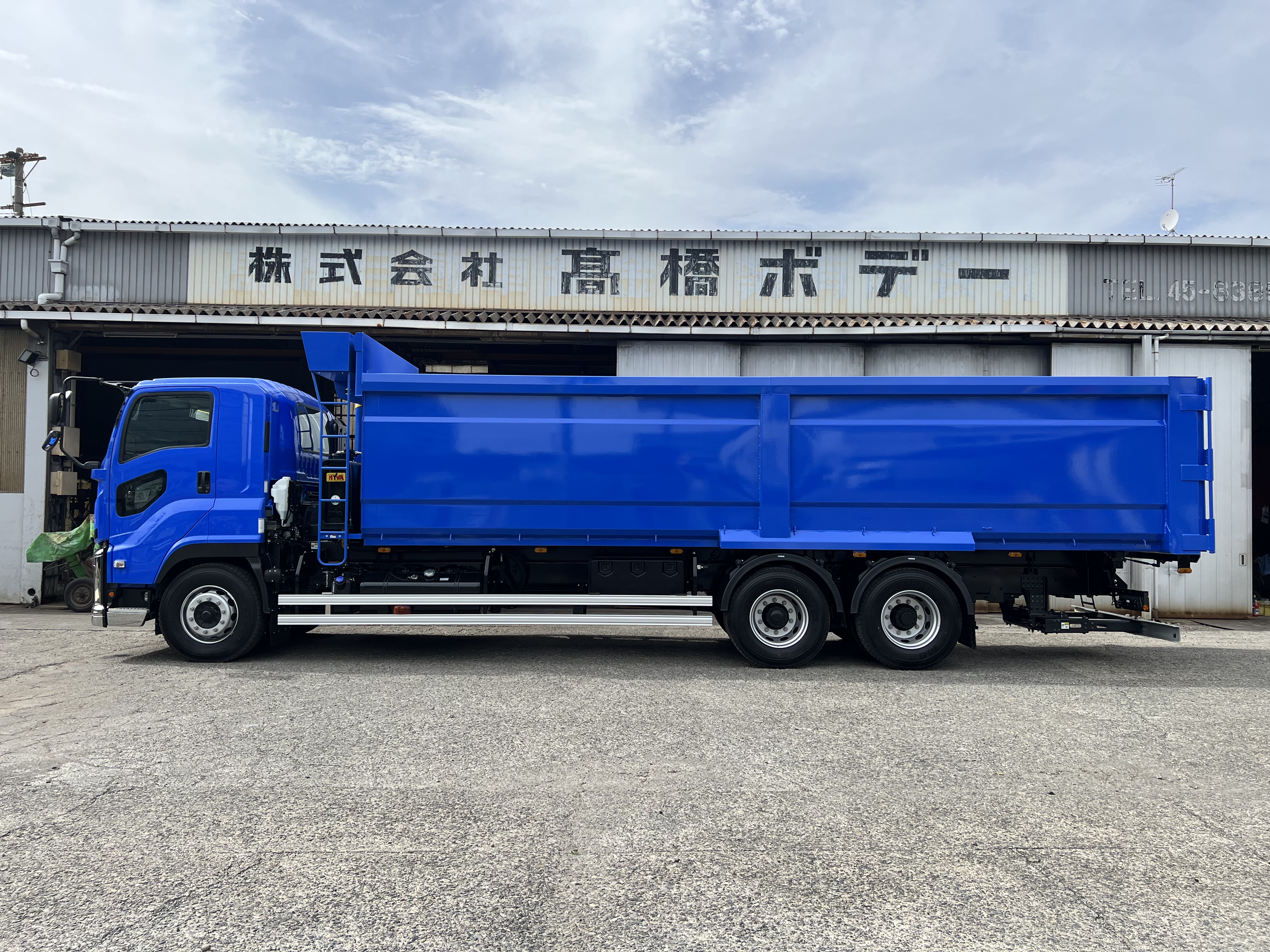 HARDOX®500TUF スクラップ運搬車輌 32㎥ 製作写真1