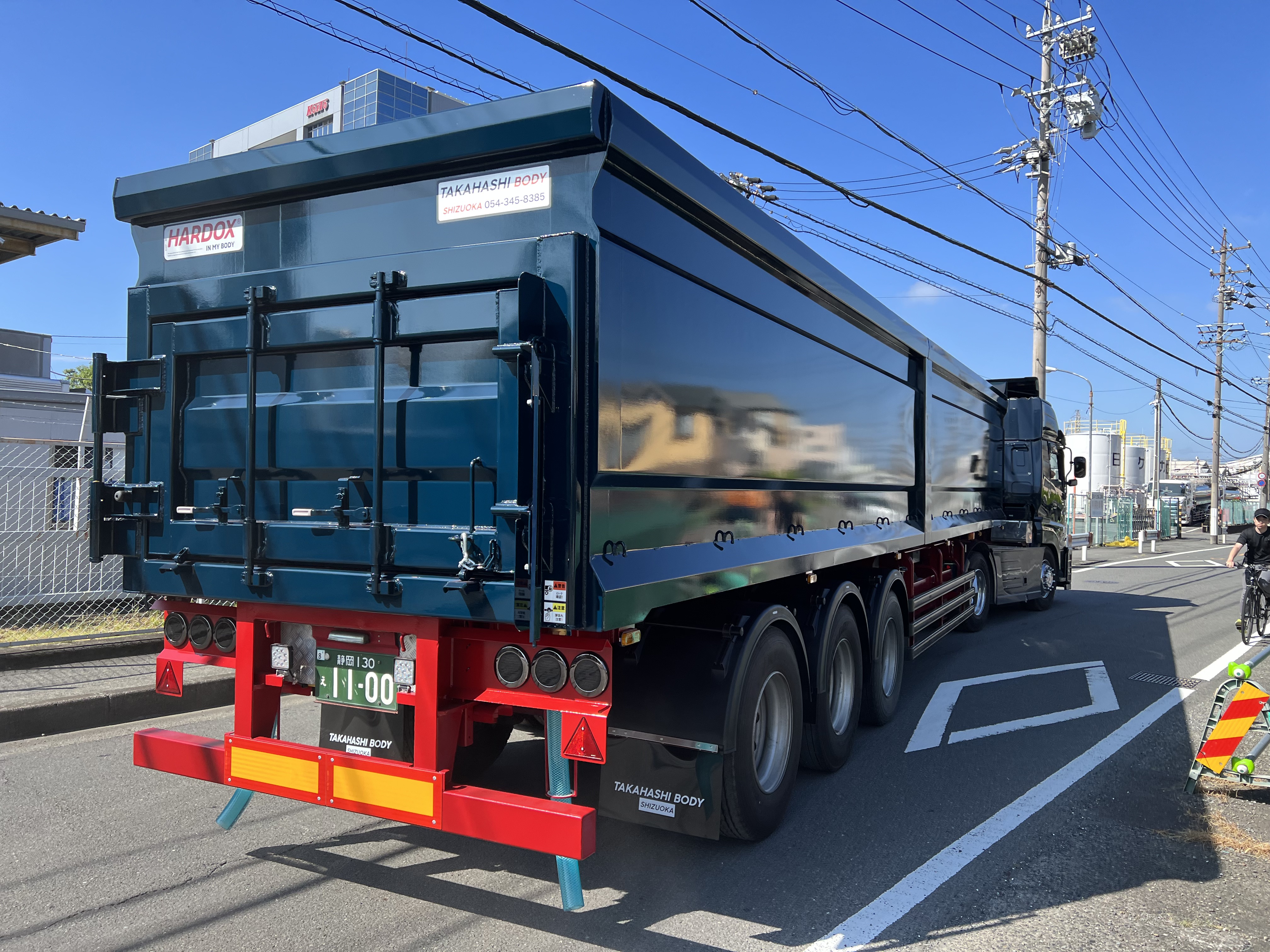 HARDOX® スクラップセミトレーラー 45㎥ BOX型 特大清掃窓 製作写真4