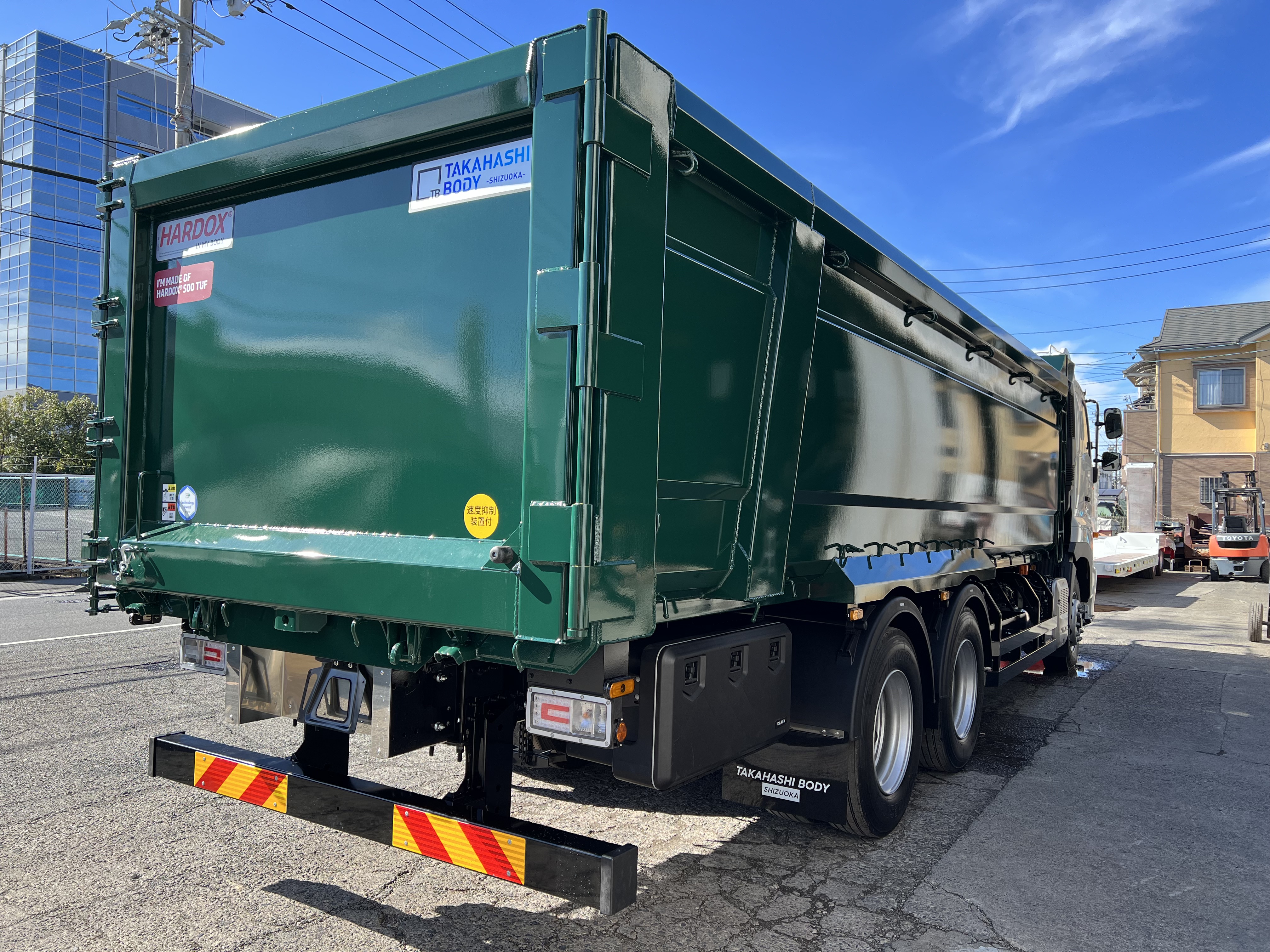 HARDOX® スクラップ運搬車輌 BOX 25㎥ (GVW22t) 製作写真2