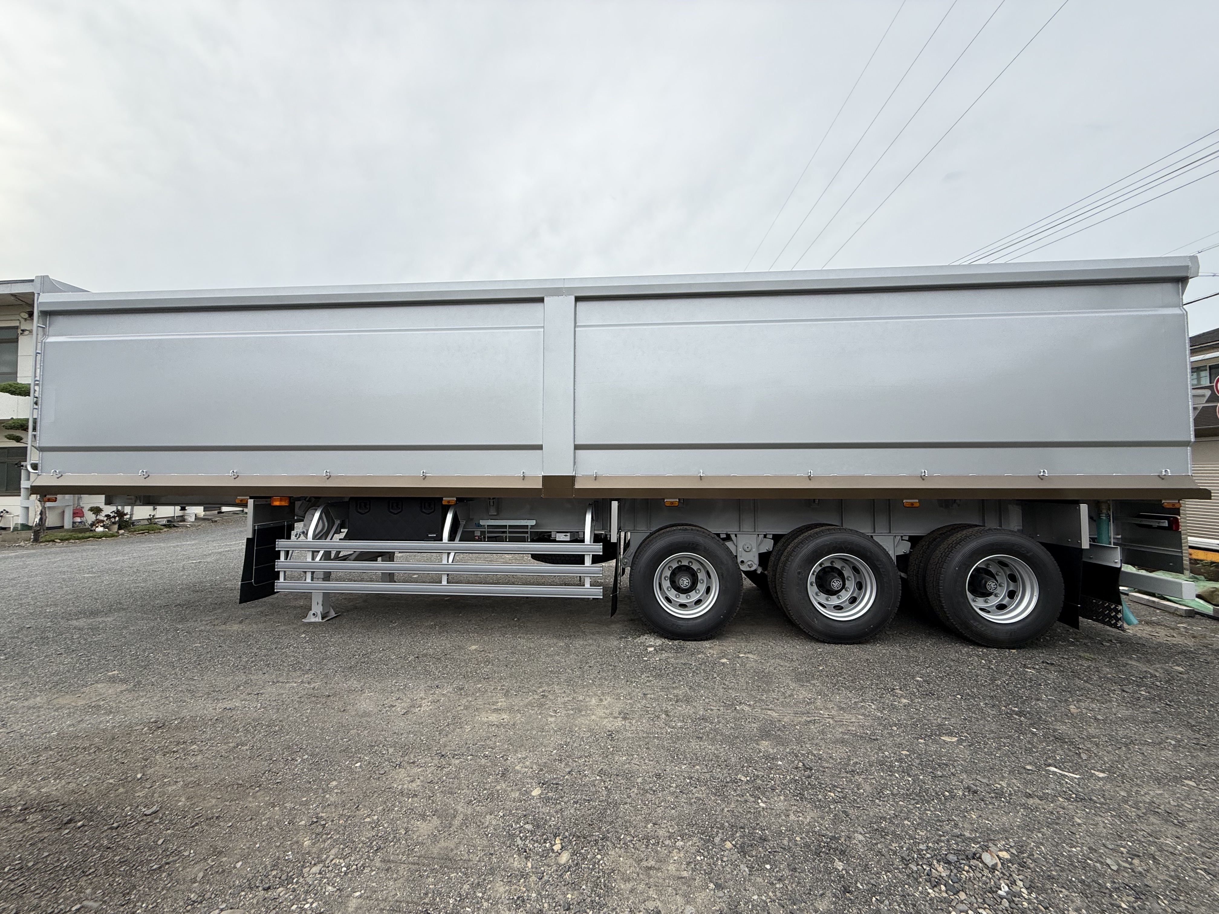 HARDOX®500TUF スクラップトレーラー 50㎥ BOX型（ゴールドライン） 製作写真2
