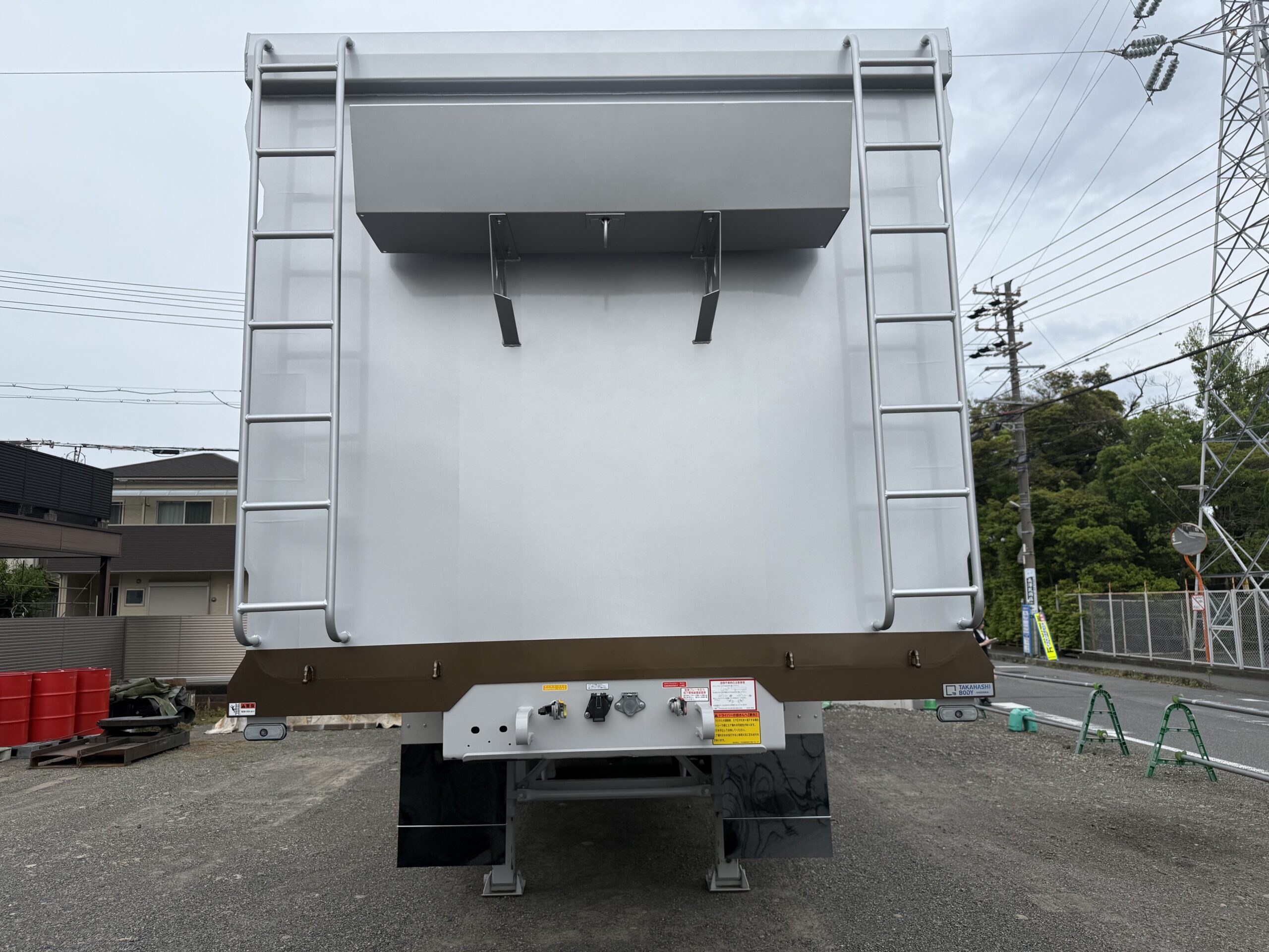HARDOX®︎500Tufを使用したスクラップトレーラーの外観