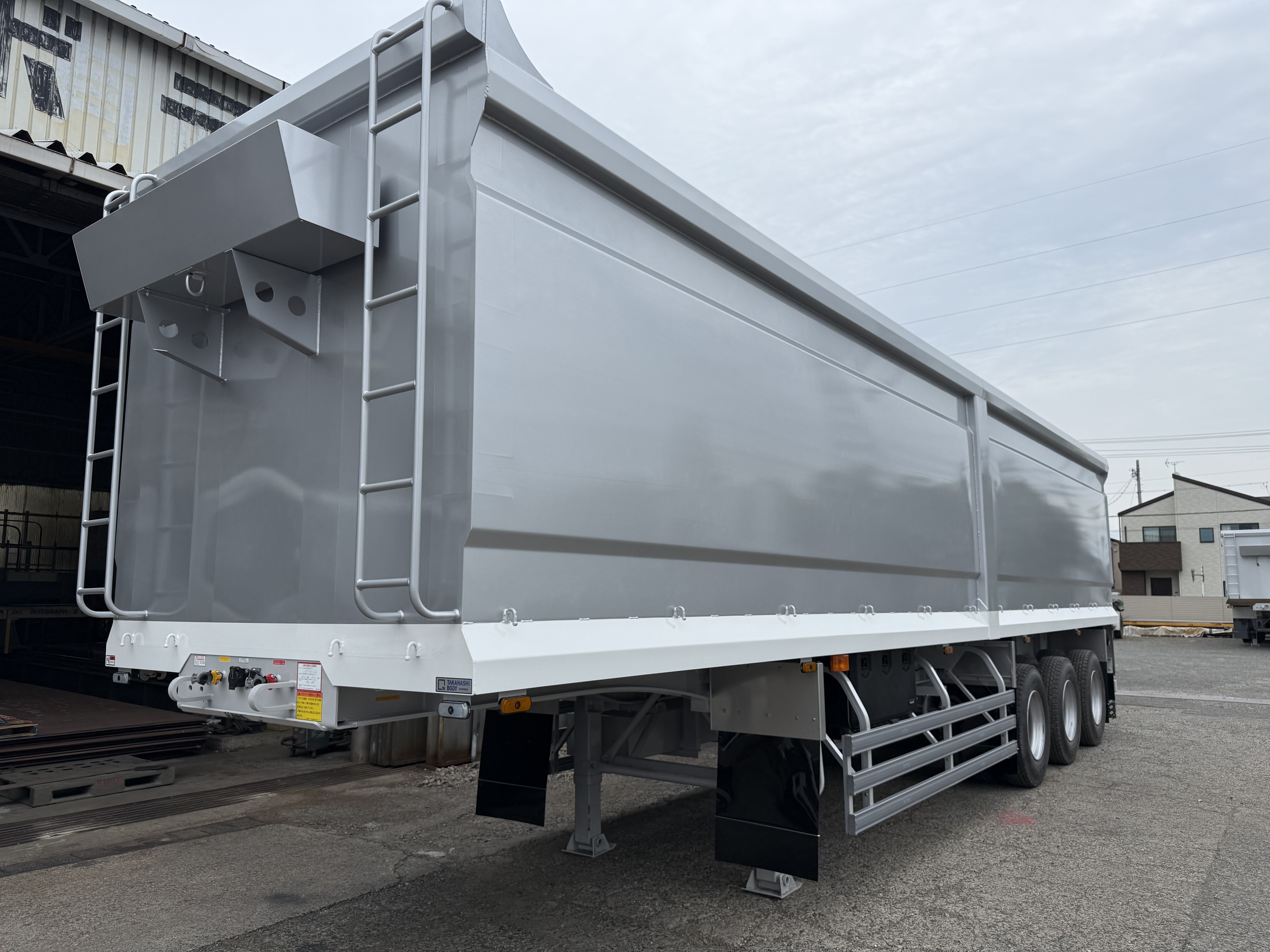 HARDOX®500TUF スクラップトレーラー 50㎥ BOX型（ホワイトライン） 製作写真4