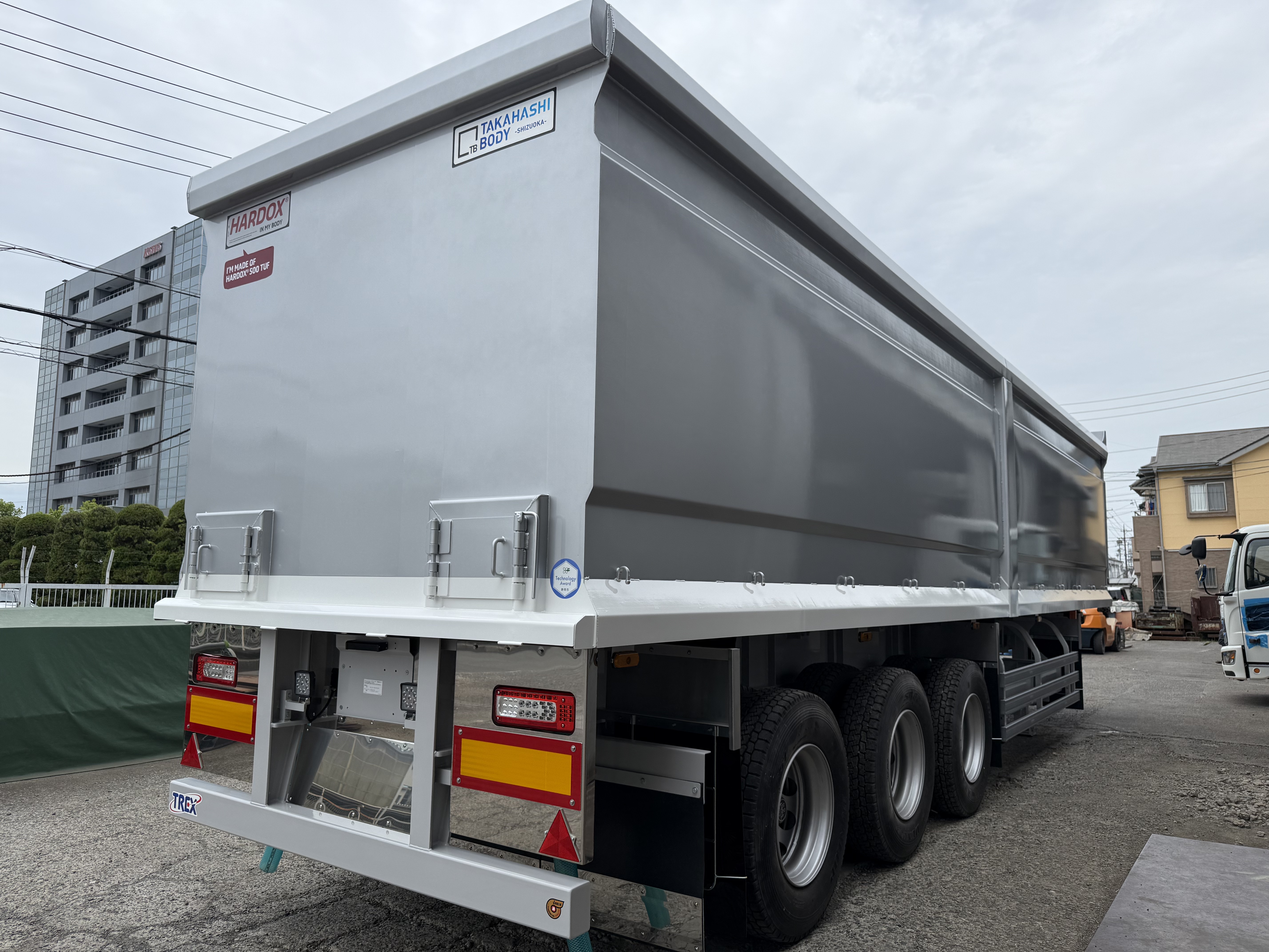 HARDOX®500TUF スクラップトレーラー 50㎥ BOX型（ホワイトライン） 製作写真1