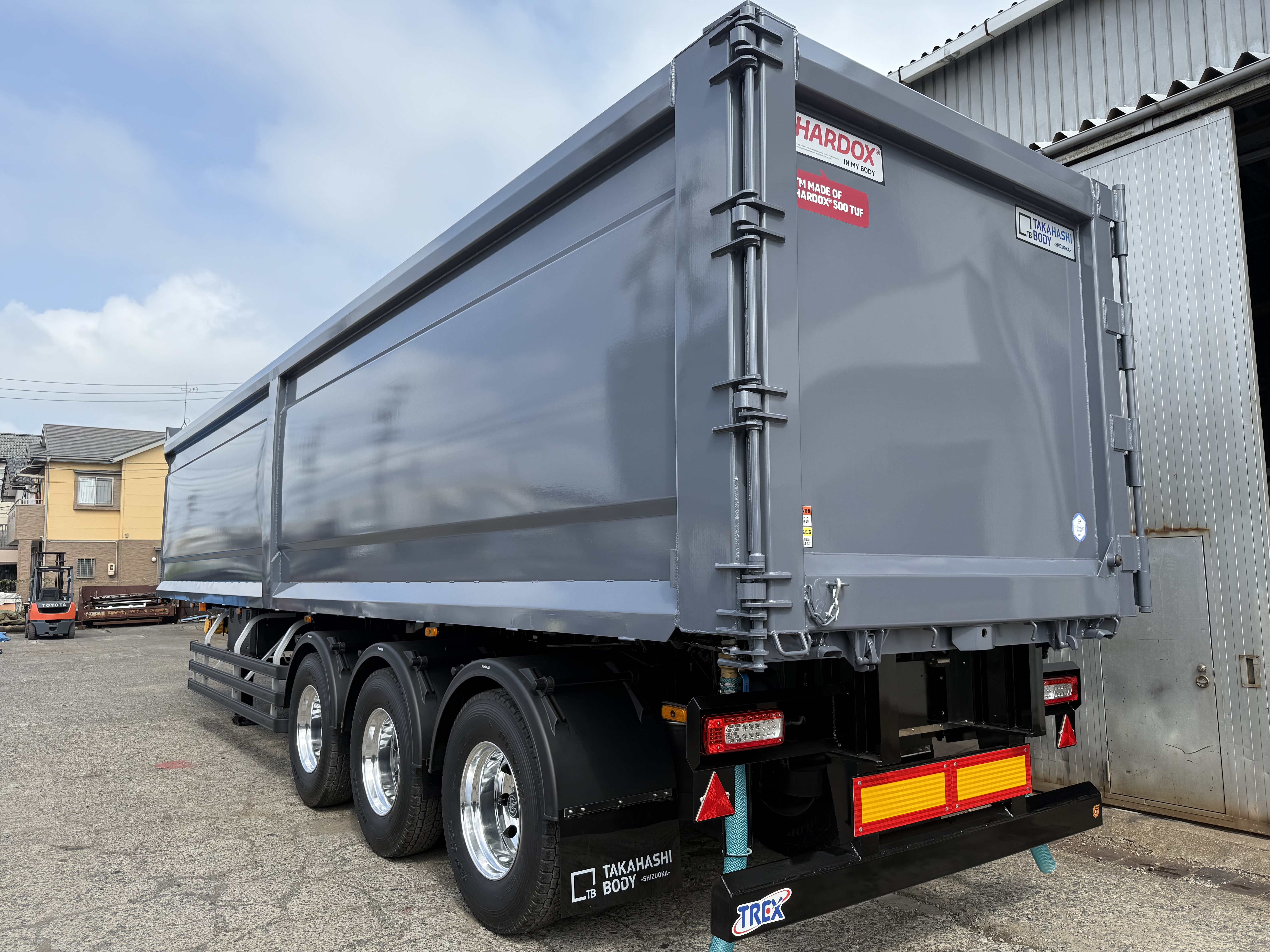 HARDOX®500TUF スクラップトレーラー 50㎥ T/G型 製作写真4