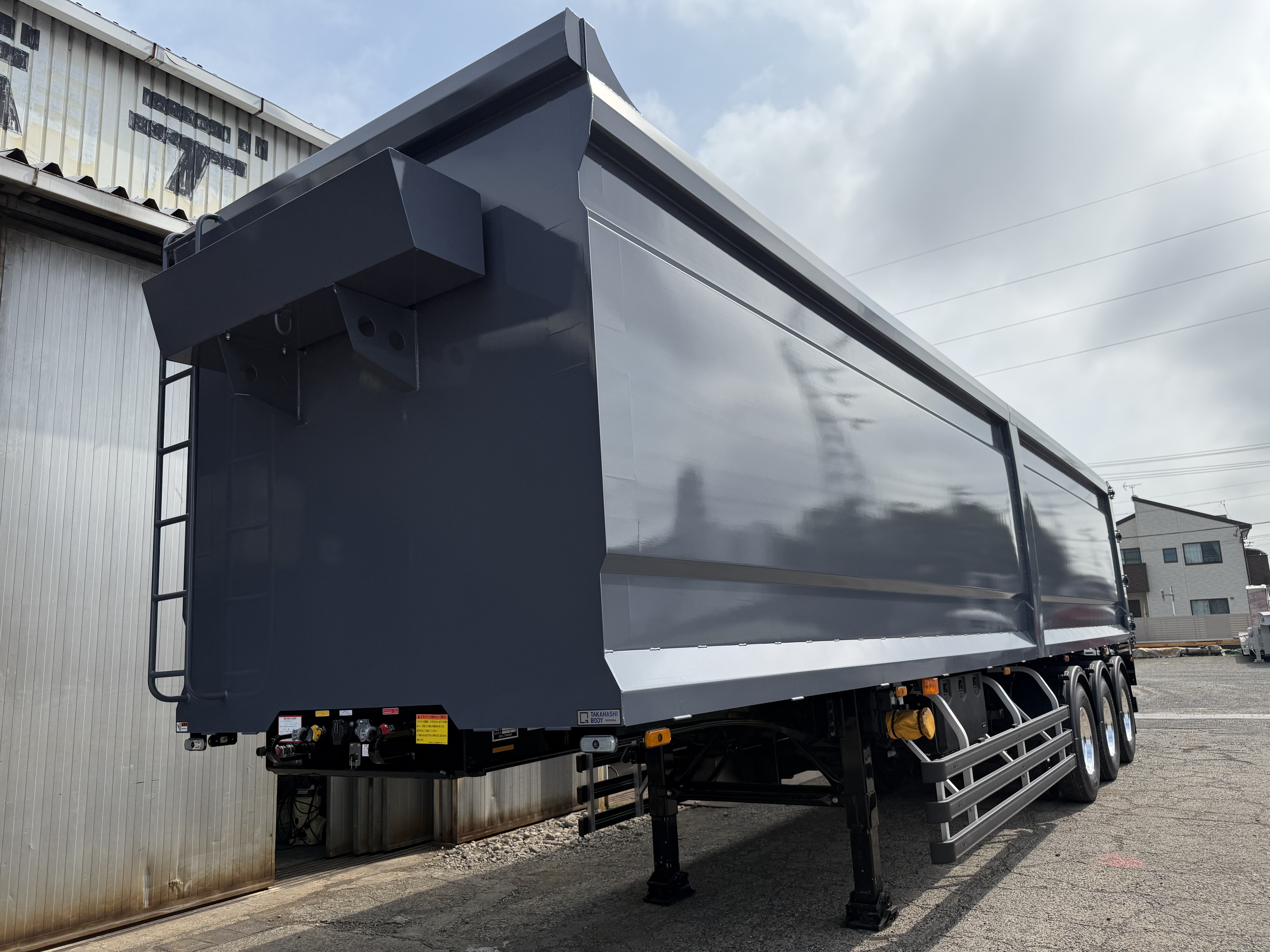 HARDOX®500TUF スクラップトレーラー 50㎥ T/G型 製作写真2