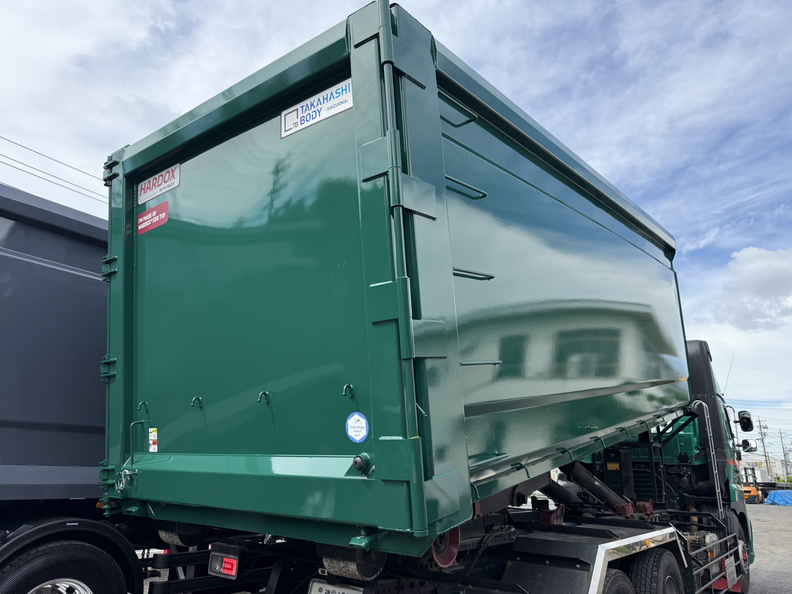 HARDOX®︎500Tufを使用した脱着コンテナの外観