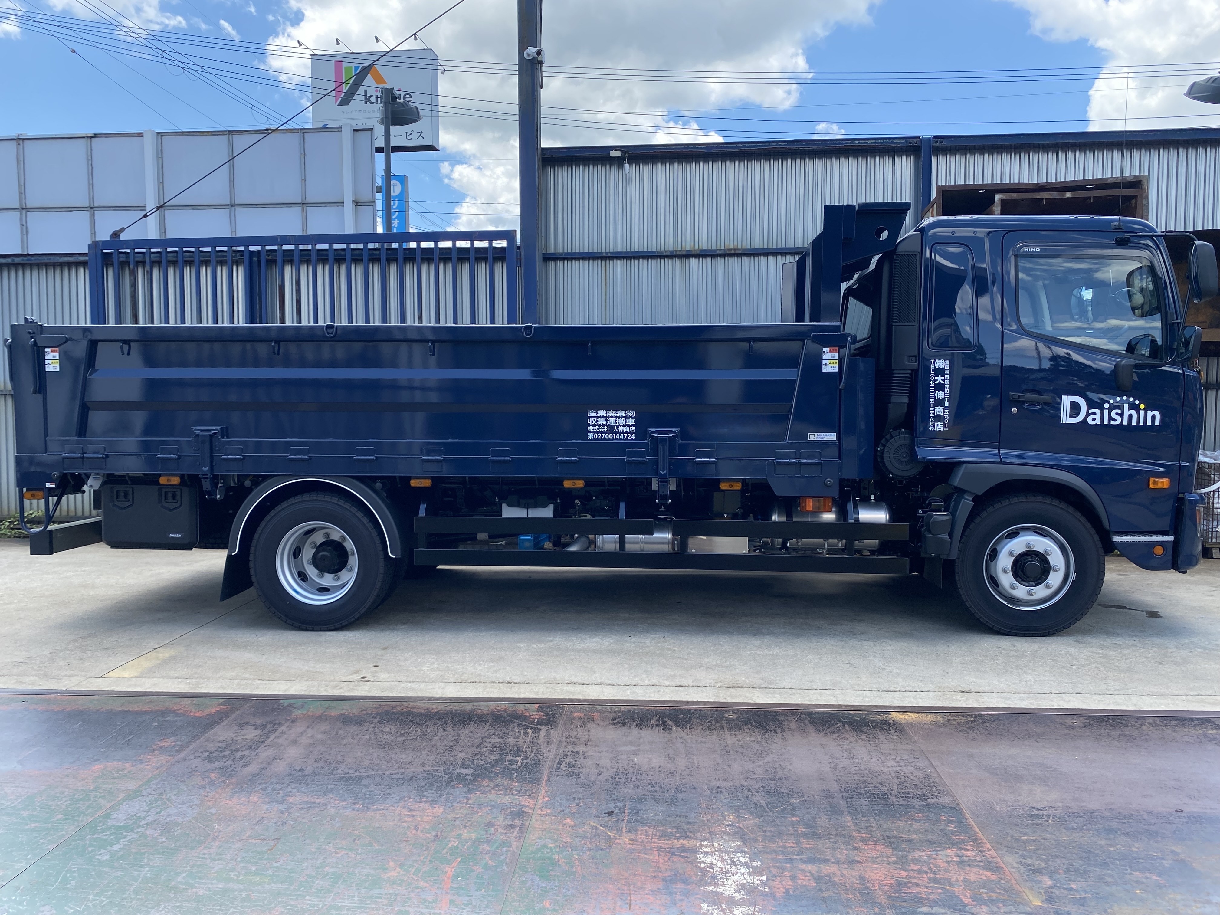 HARDOX® スクラップ運搬車輌 3方開 製作写真2