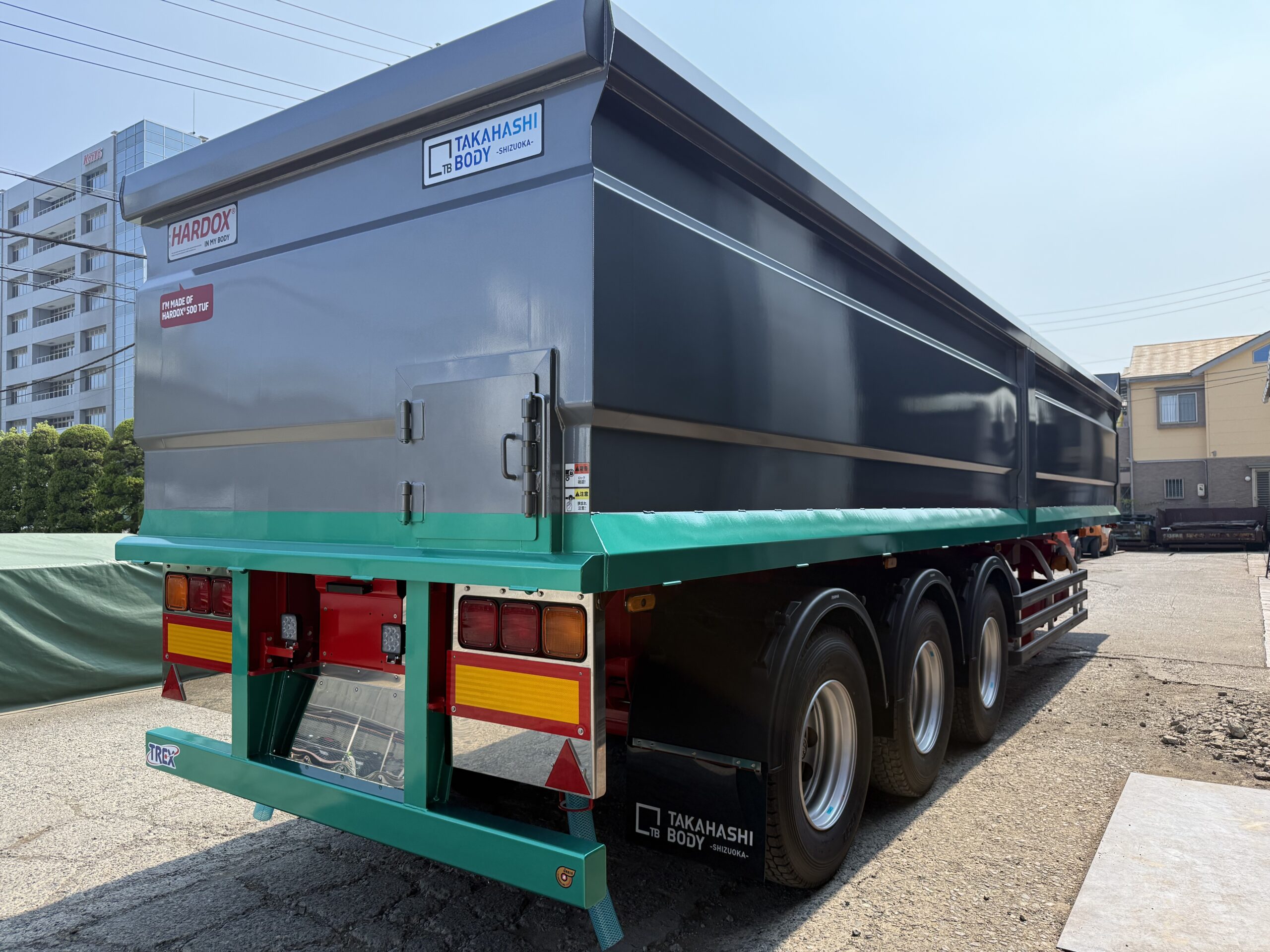 HARDOX®︎500Tufを使用したスクラップトレーラーの外観